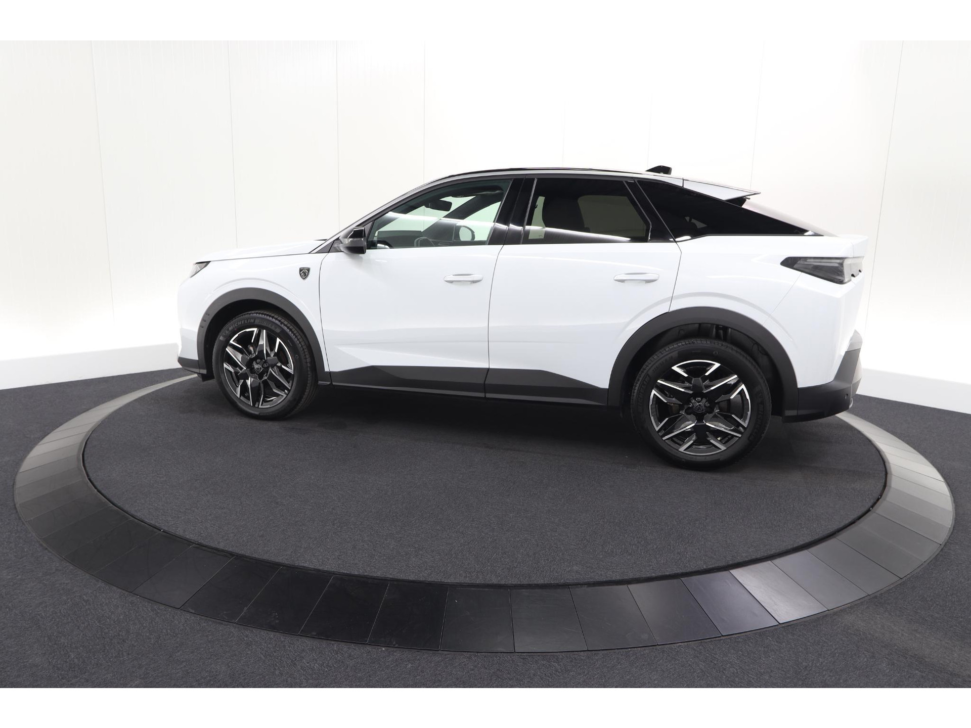 Peugeot 3008 1.2 Hybrid 136 GT | Elektrische Kofferklep | Camera | Adaptieve Cruise Control | Apple CarPlay