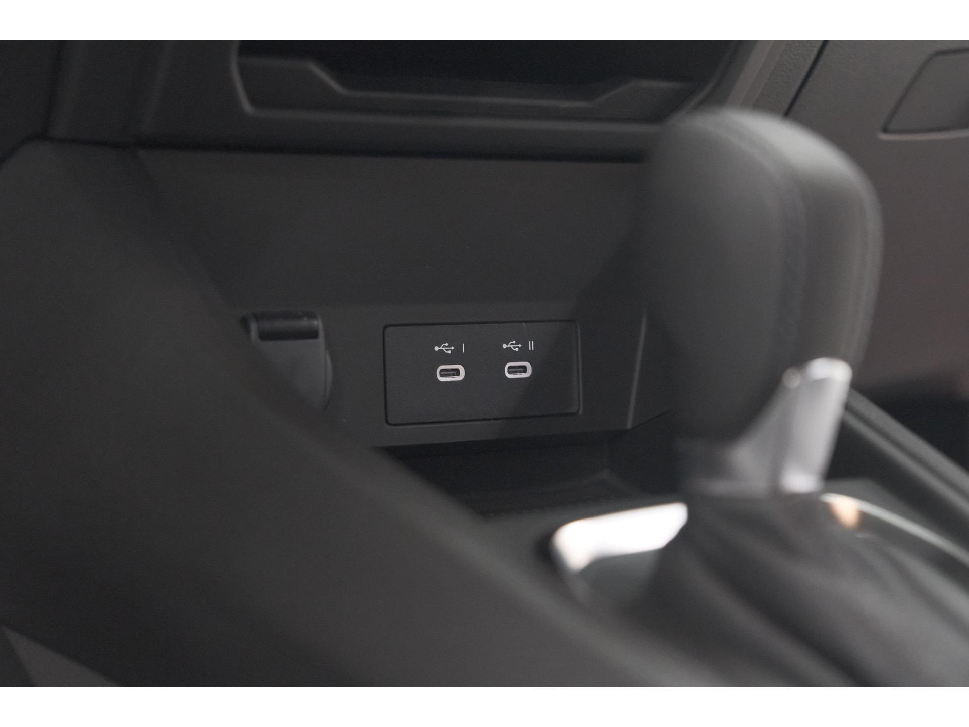 Renault Captur 1.6 E-Tech full hybrid 145 Techno | Advanced Driving | Camera | Dodehoekdetectie | Apple Carplay | 18 Inch Lichtmetalen Velgen