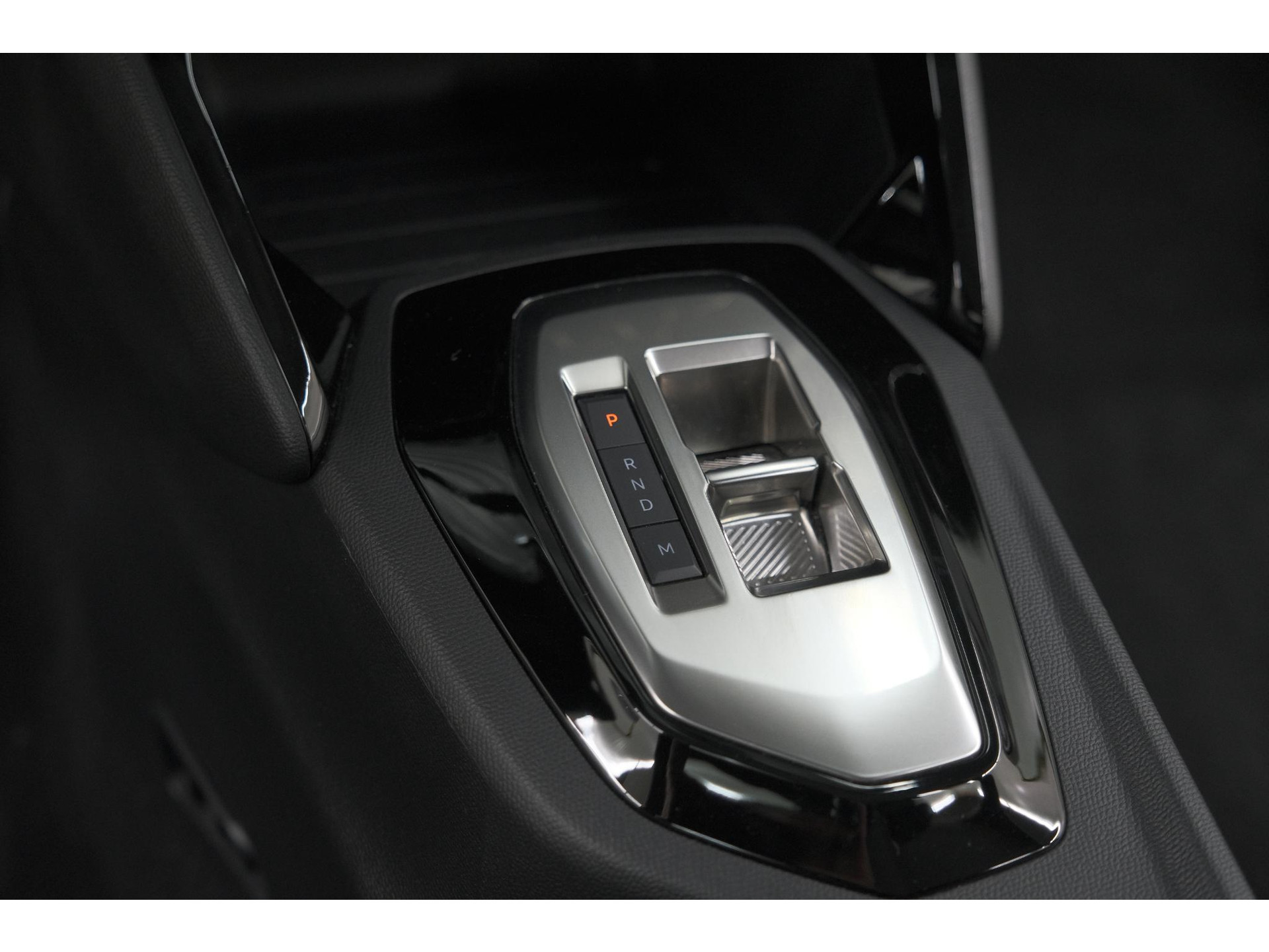 Peugeot 208 1.2 Hybrid 110 e-DCS6 Style | Parkeersensoren | Apple Carplay | Cruise Control | Airco