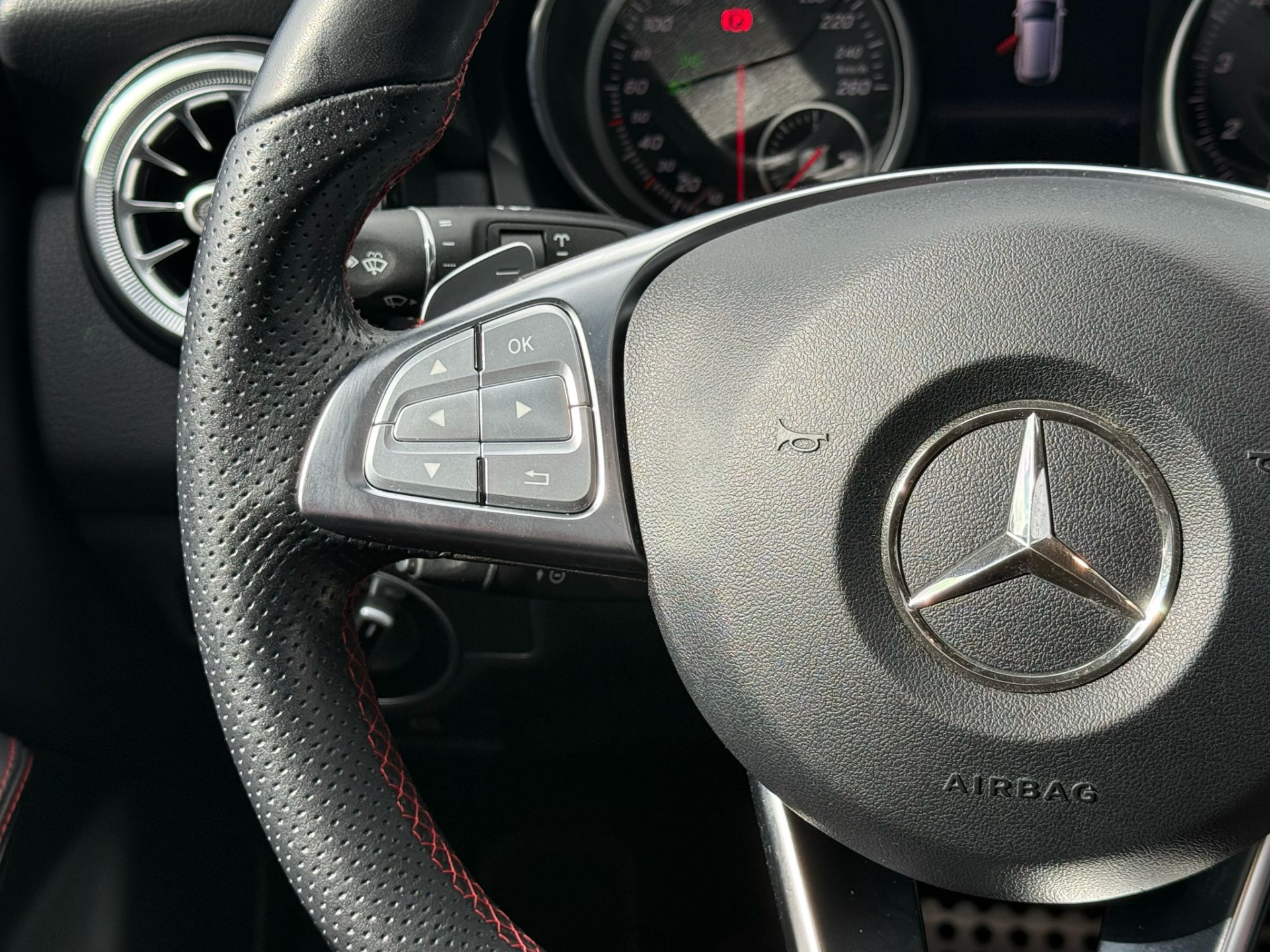 Mercedes-Benz CLA-klasse Shooting Brake 180 | 3/6/12MND GARANTIE| NAVI | PANO DAK | NAVI | CAMERA |