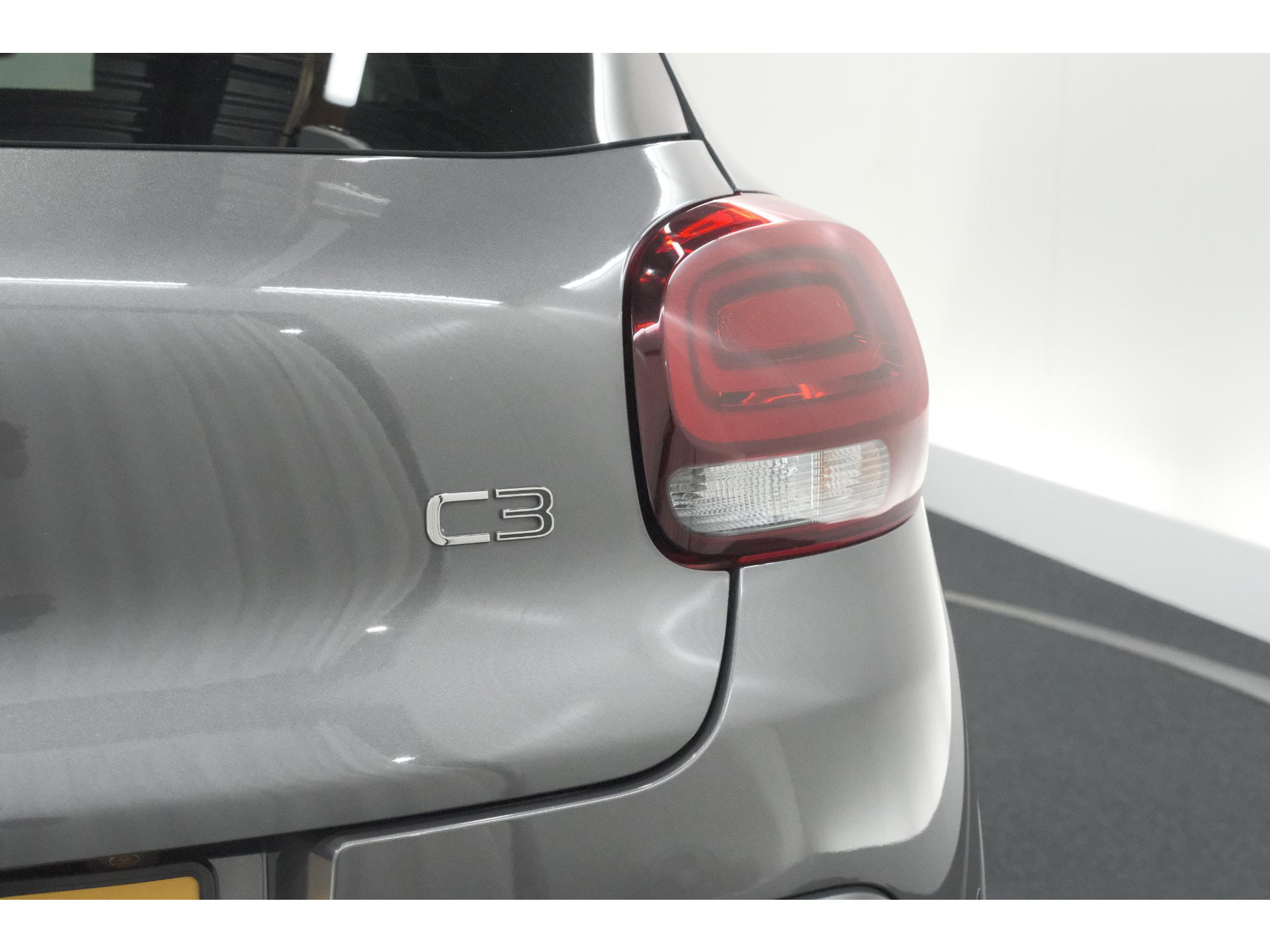 Citroen C3 PureTech 110 EAT6 Business | Trekhaak | Camera | Dodehoekdetectie | Navigatie | Climate Control