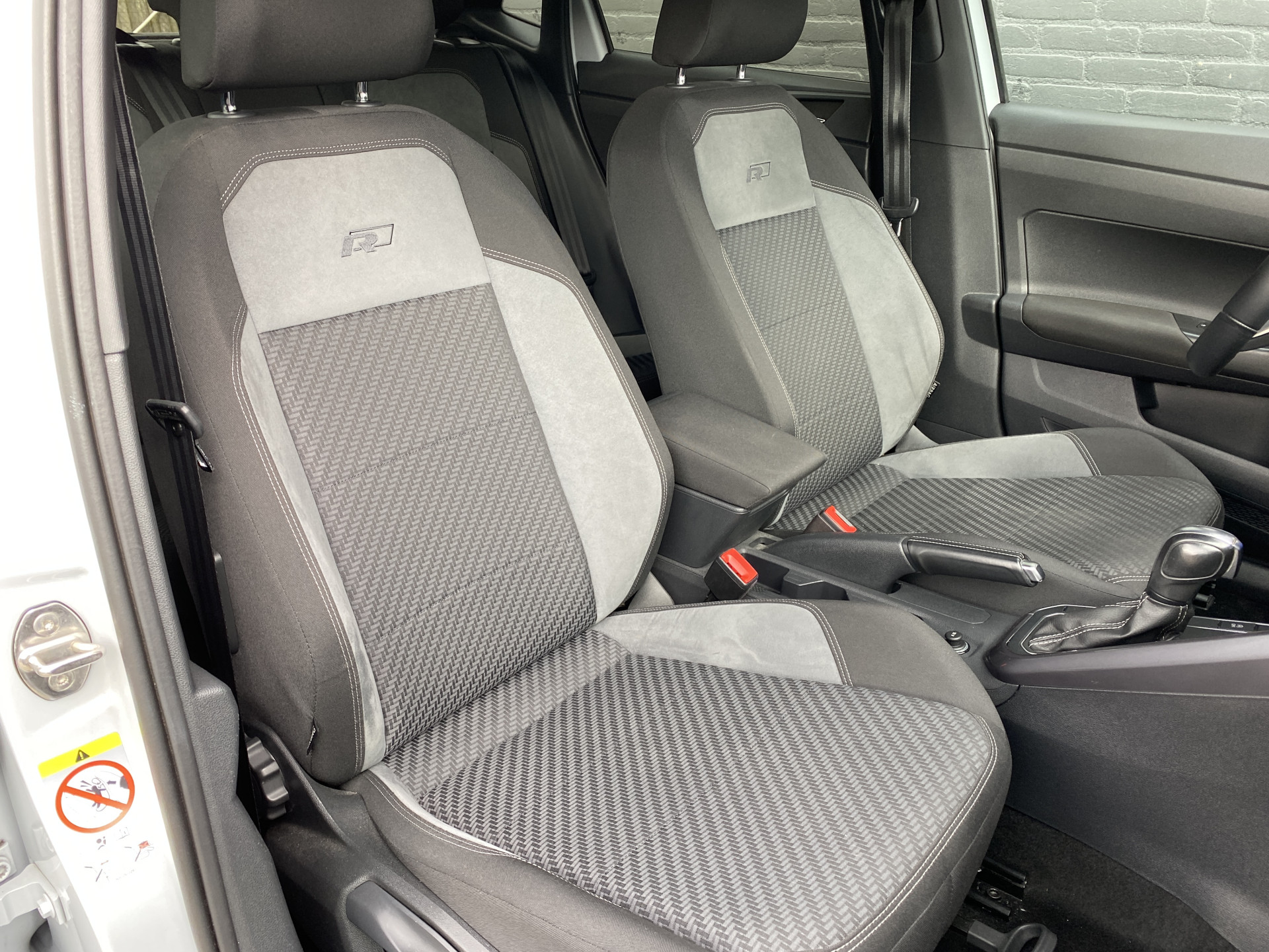Volkswagen Polo 1.0 TSI R Line 116 pk AUT. | 1e eigenaar | 2x R Line | navigatie | virtual cockpit | stoelverwarming | sportstoelen