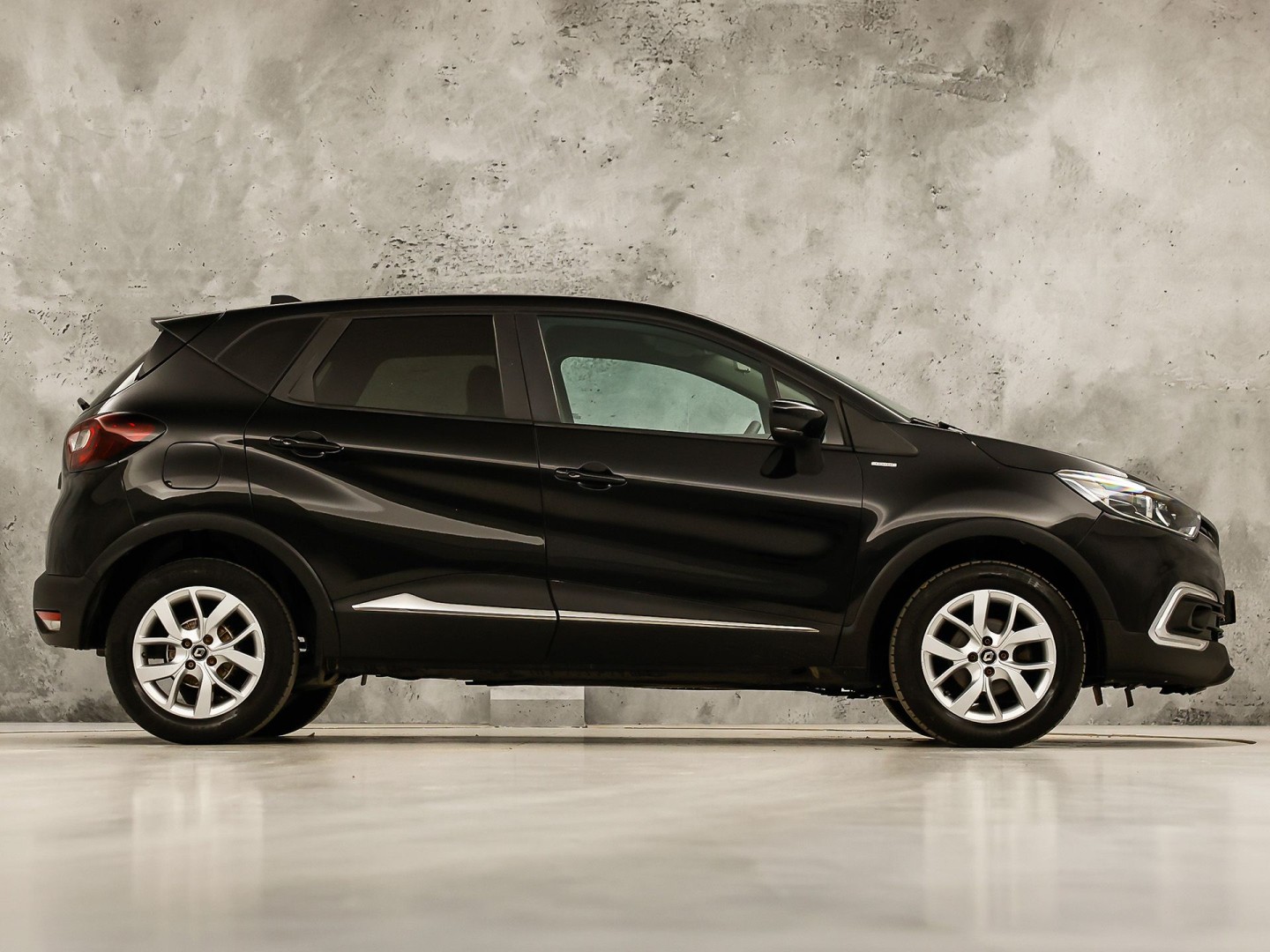 Renault Captur 0.9 TCe Sport (NAVIGATIE, CAMERA, CRUISE, SPORTSTOELEN, GETINT GLAS, LM VELGEN, NIEUWSTAAT)