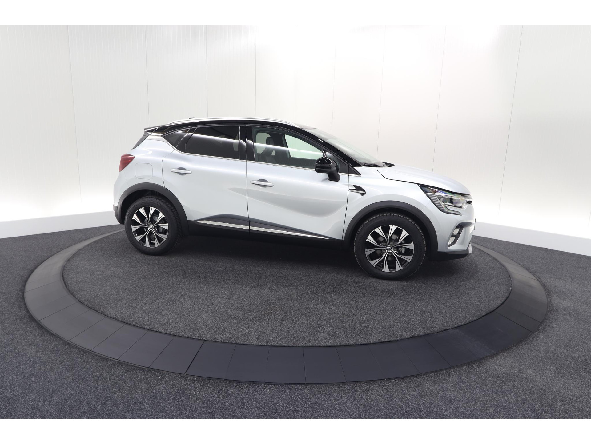 Renault Captur Mild Hybrid 140 EDC Techno | Camera | 9.3 Inch Scherm | Apple Carplay | Parkeersensoren | Allseason Banden | Stoelverwarming