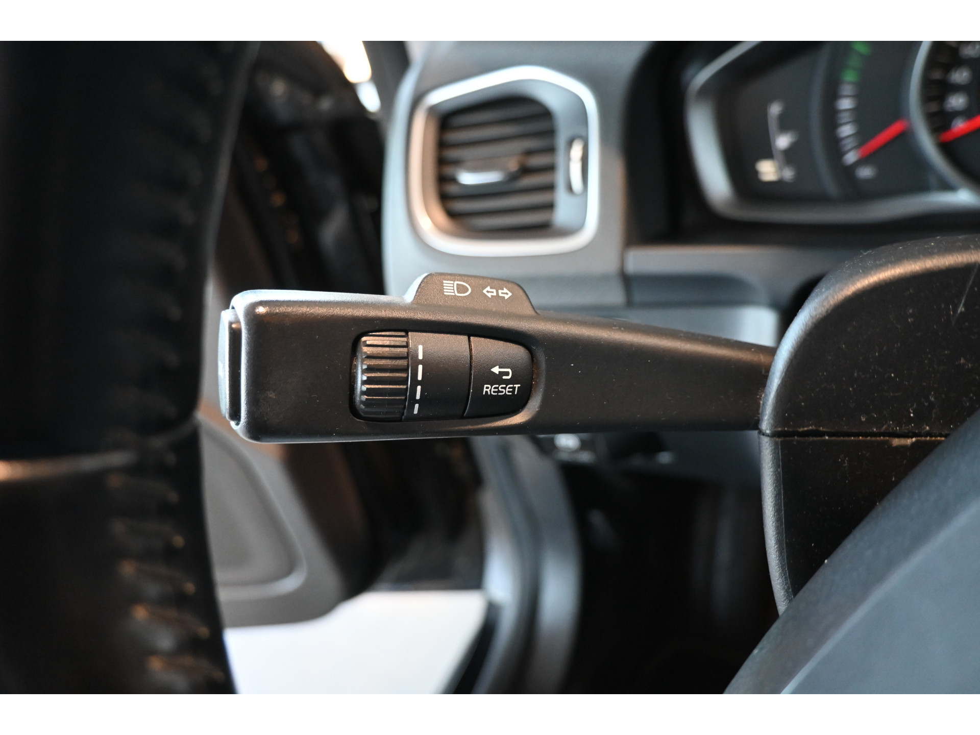Volvo V60 1.6 D2 Summum Automaat Clima Navigatie Trekhaak Goed Onderhouden! Inruil Mogelijk!