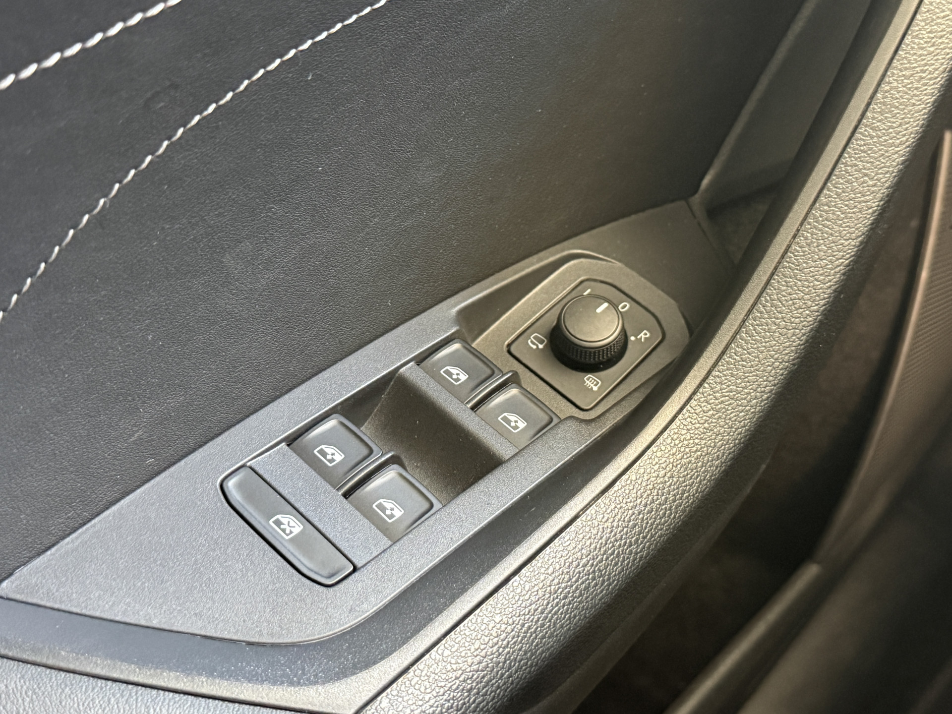 ŠKODA Kodiaq 1.5 TSI Business Edition | Panoramadak | Trekhaak | Apple Carplay | Dakdragers