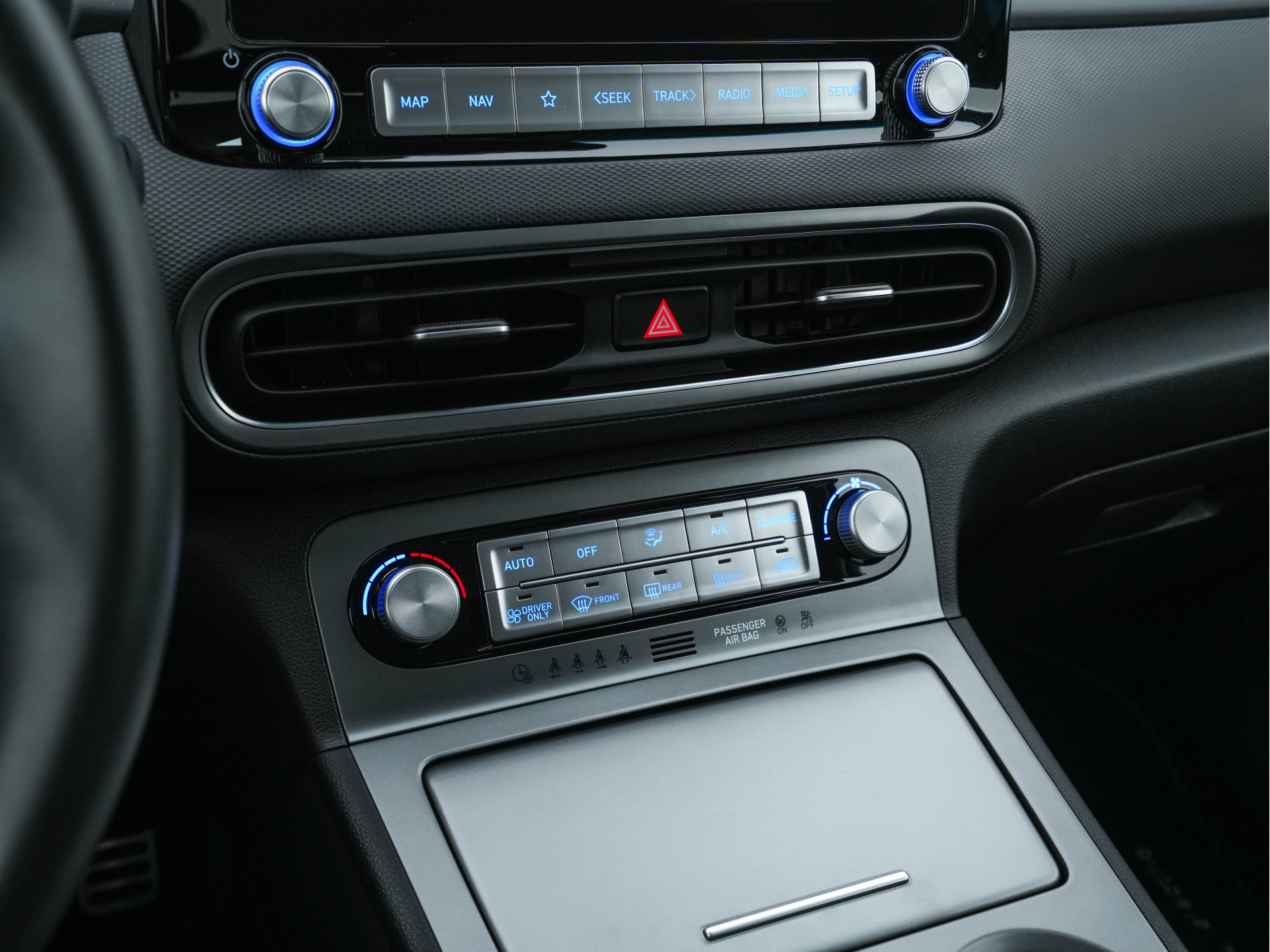 Hyundai Kona EV Fashion 39 kWh [ 3-Fase ] {SOH-100%} (INCL-BTW) Aut.*HEATPUMP | HEAD-UP | NAVI-FULLMAP | DIGI-COCKPIT | FULL-LED | KRELL-AUDIO | LANE-ASSIST | KEYLESS | CAMERA | SHIFT-PADDLES | DAB | ADAPTIVE-CRUISE | COMFORT-SEATS | 17"ALU*