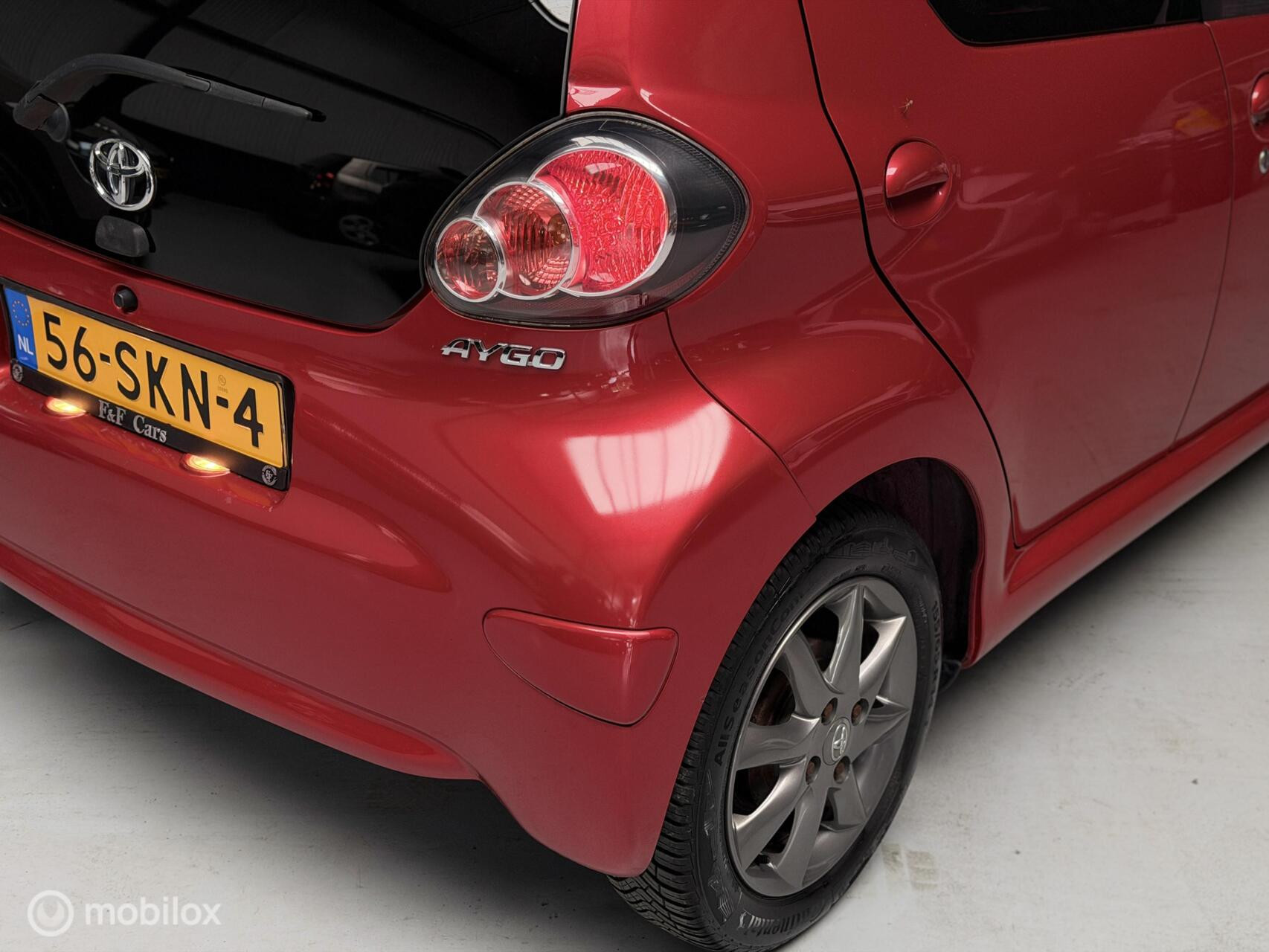 Toyota Aygo 1.0-12v Aspiration Red Navigator|Automaat|NAP|Navi