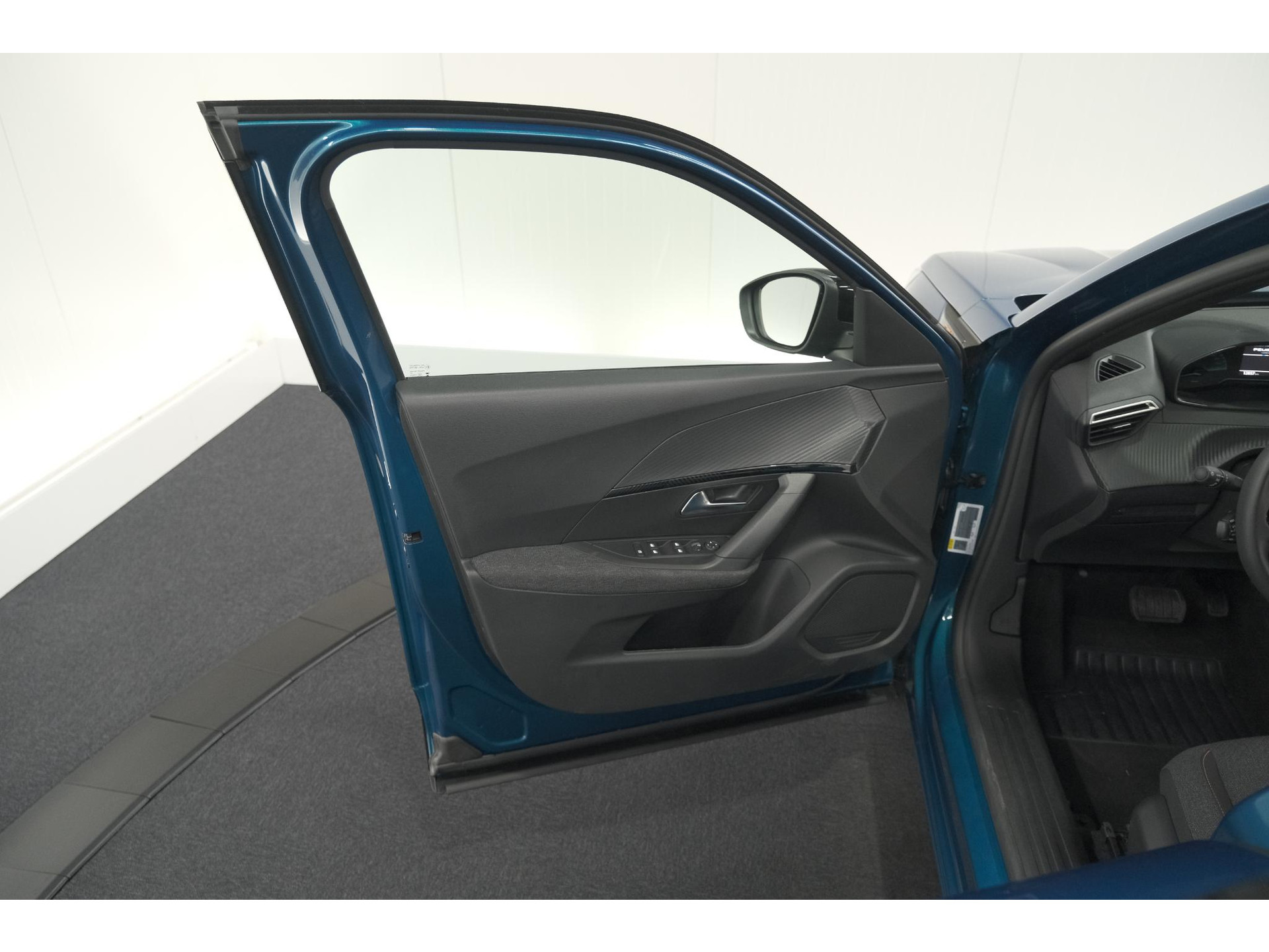 Peugeot 2008 Hybrid 136 e-DCS6 Style | Apple Carplay | Parkeersensoren | Climate control