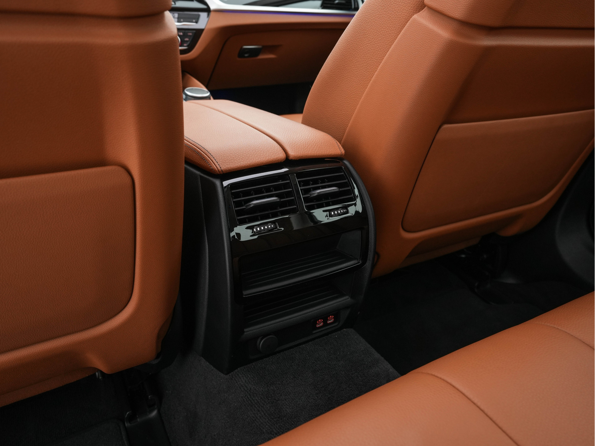 Alpina BMW ALPINA D5 S "Limousine nr.121" ALLRAD Aut. *PANO | LEATHER | HARMAN/KARDON | FULL-LED | ADAPTIVE-CRUISE | MEMORY-PACK | DIGI-COCKPIT | CAMERA | NAVI-FULLMAP | HEATED-COMFORTSEATS | AMBIENTLIGHT | SHIFTPADDLES |  TOWBAR | DAB | ..