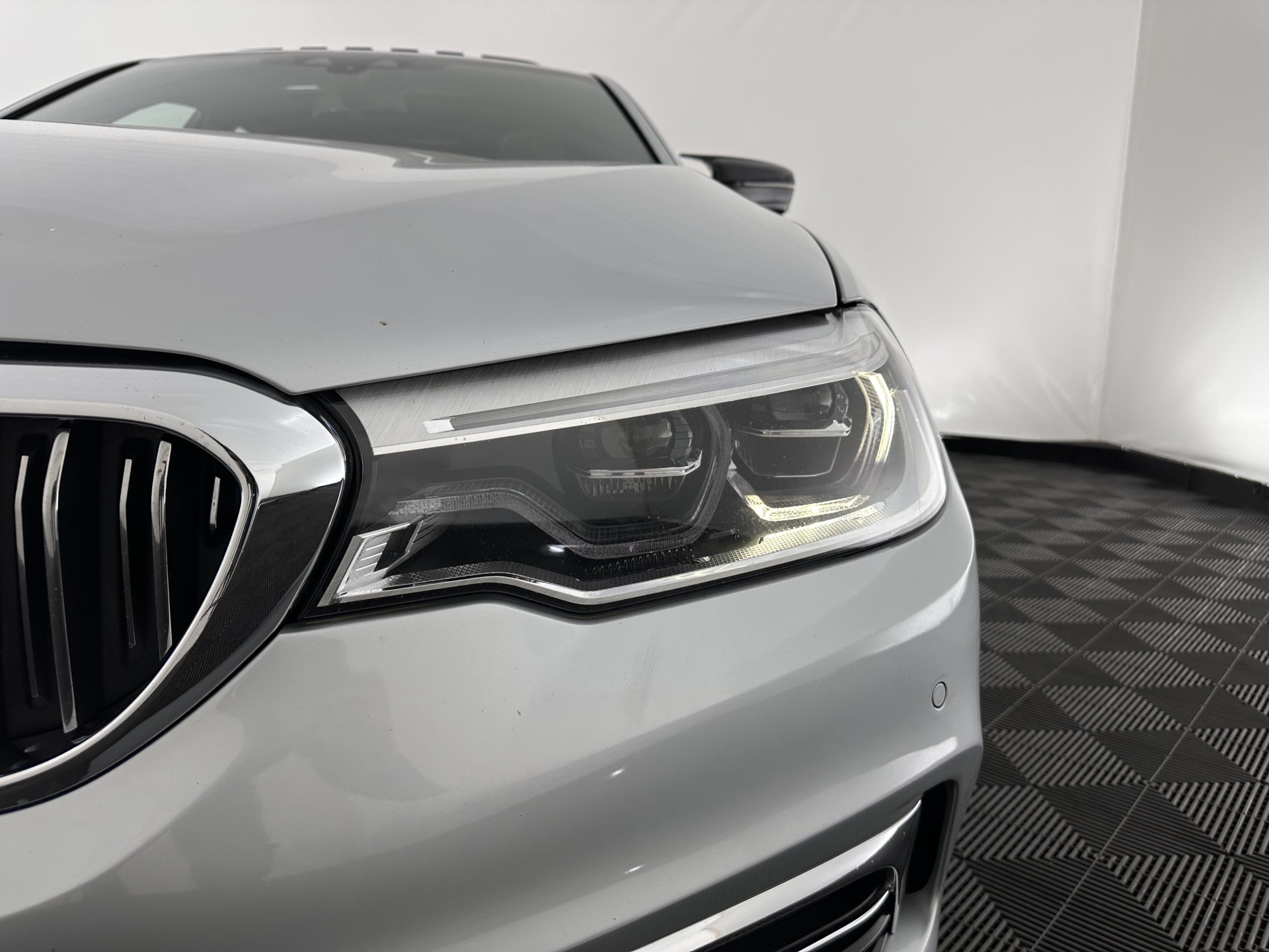 BMW 5-serie 530e iPerformance High Executive (Plug-in) Aut.*PANO | LEATHER | FULL-LED | TOPVIEW | KEYLESS | HARMAN/KARDON | BLINDSPOT | MEMORY-PACK | HEATED-COMFORTSEATS | DIGI-COCKPIT | AMBIENTLIGHT | NAVI-FULLMAP | 20''ALU*