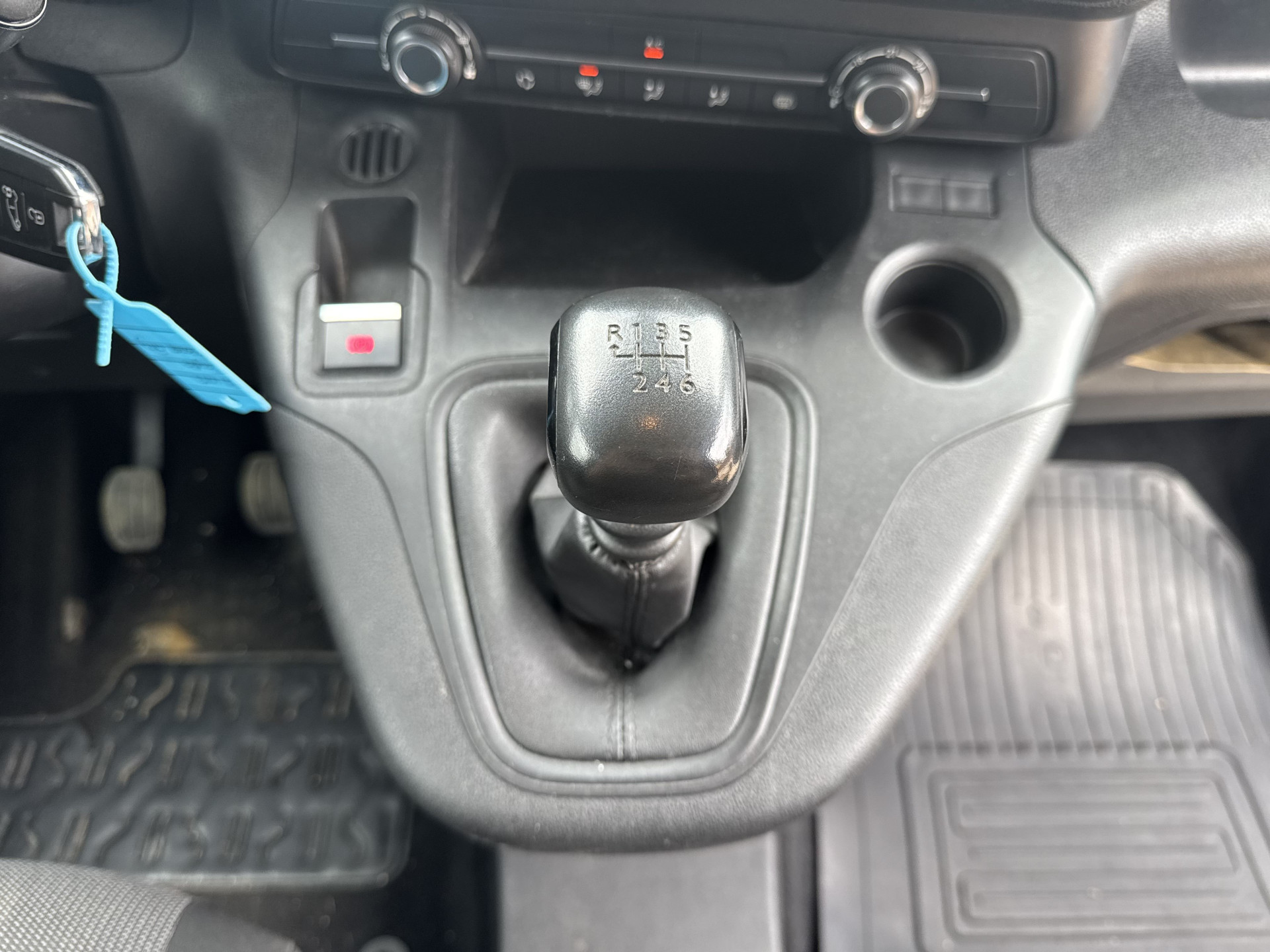 Toyota ProAce City 1.2T 110 PK **Benzine** L1 Navigatie Climate control Camera Carplay Cruise control Parkeersensoren v+a Gasoline Benzin