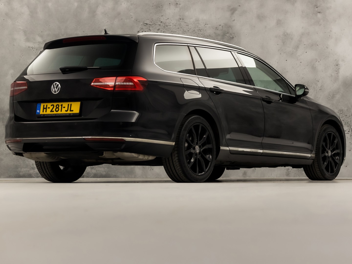 Volkswagen Passat Variant 1.4 TSI ACT Highline R 150Pk Automaat (VIRTUAL COCKPIT, APPLE CARPLAY, BLACK PACK, CAMERA, STOELVERWARMING, LEDER/ALCANTARA, GETINT GLAS, KEYLESS, ADAPTIVE CRUISE, NIEUWSTAAT)