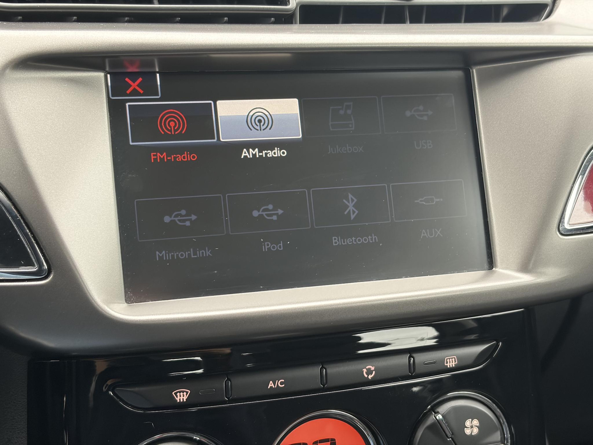 Citroen C3 1.2 PureTech Selection ✓Nieuwe D-riem✓Navi✓Carplay✓Trekhaak✓Dealer Onderhouden✓Clima✓Cruise✓5 Deurs✓Net grote beurt gehad✓N.A.P✓Apk tot 09-2027