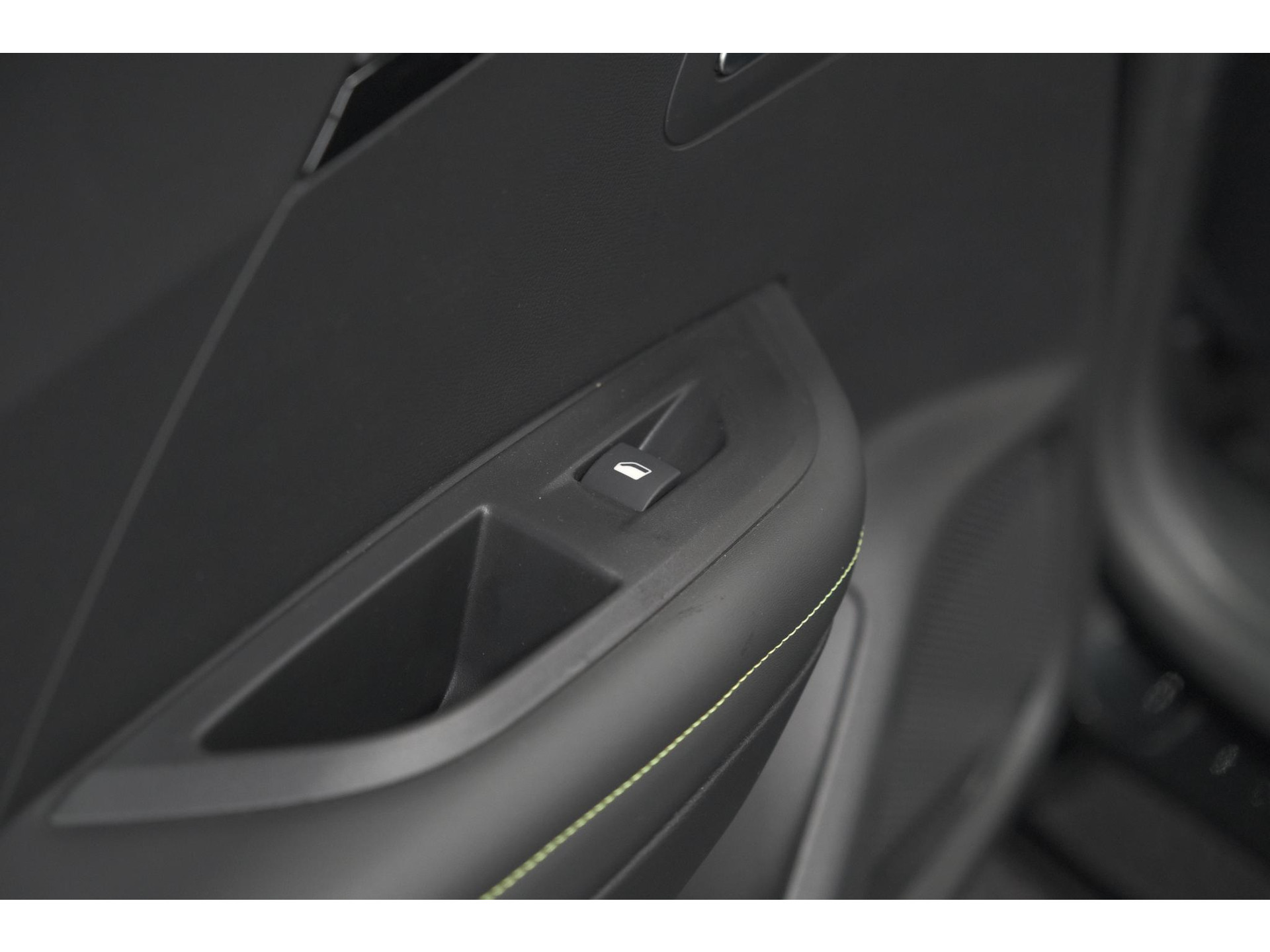 Peugeot 2008 PureTech 130 EAT8 GT | 360 Camera | Adaptieve Cruise Control | Stoelmassage | Apple Carplay