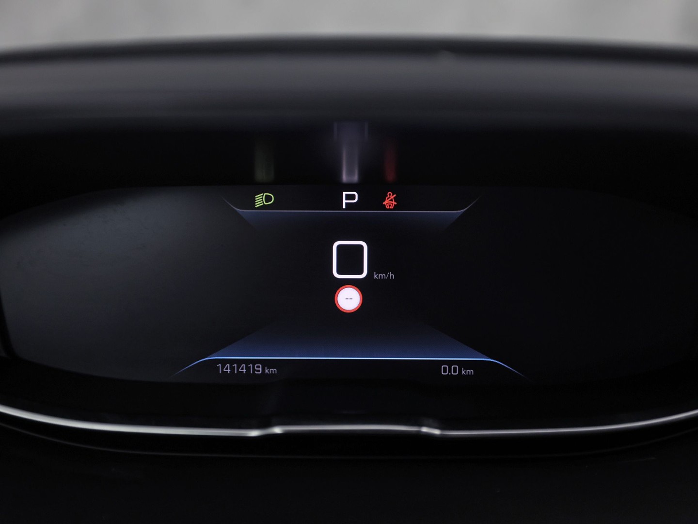 Peugeot 3008 1.2 PureTech Premium Automaat (APPLE CARPLAY, NAP, GROOT NAVI, 360 CAMERA, TREKHAAK, SPORTSTOELEN, LANE ASSIST, CRUISE, NIEUWSTAAT)