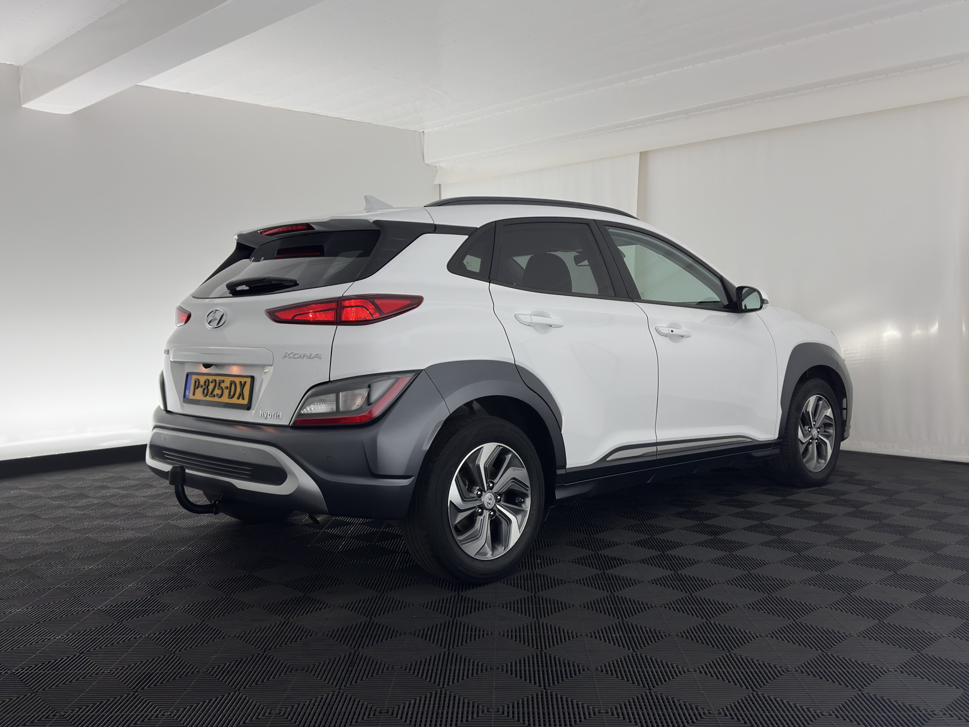 Hyundai Kona 1.6 GDI HEV Fashion (INCL-BTW) Aut. *NAVI-FULLMAP | DIGI-COCKPIT | FULL-LED | KEYLESS | CAMERA | HEAD-UP | SHIFT-PADDLES | DAB | COMFORT-SEATS | PRIVACY-GLASS | TOWBAR | 16 "ALU*