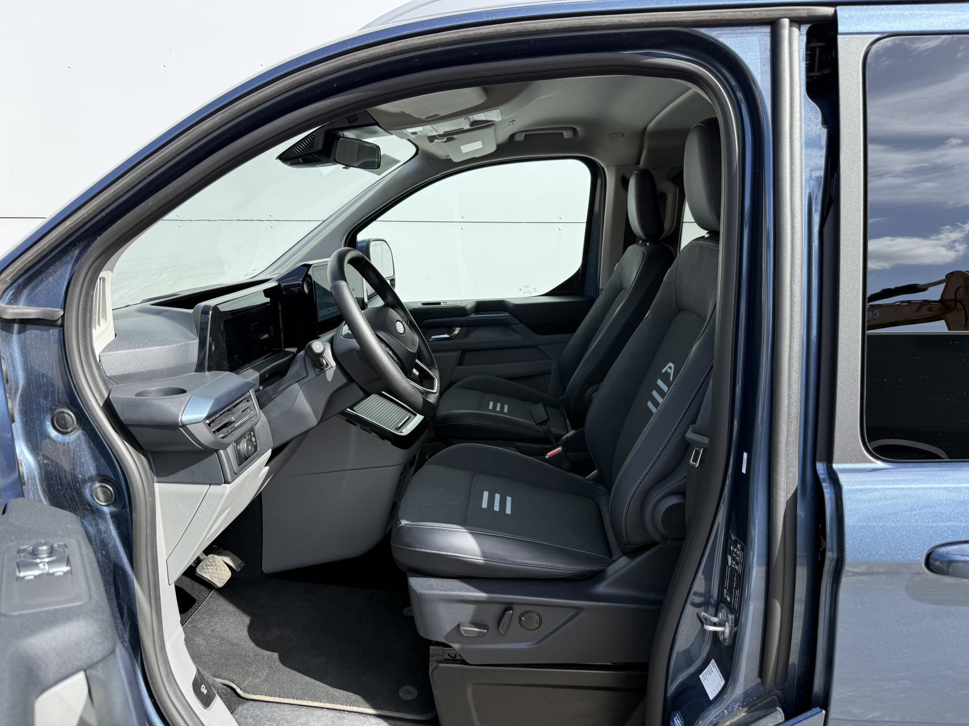 Ford Tourneo Custom 233PK PHEV Prijs Incl. BPM Excl. BTW Automaat 8-Personen Automaat LED B&O Audio Lichtmetalen Velgen PDC Carplay Camera Parkeersensoren Cruise Control