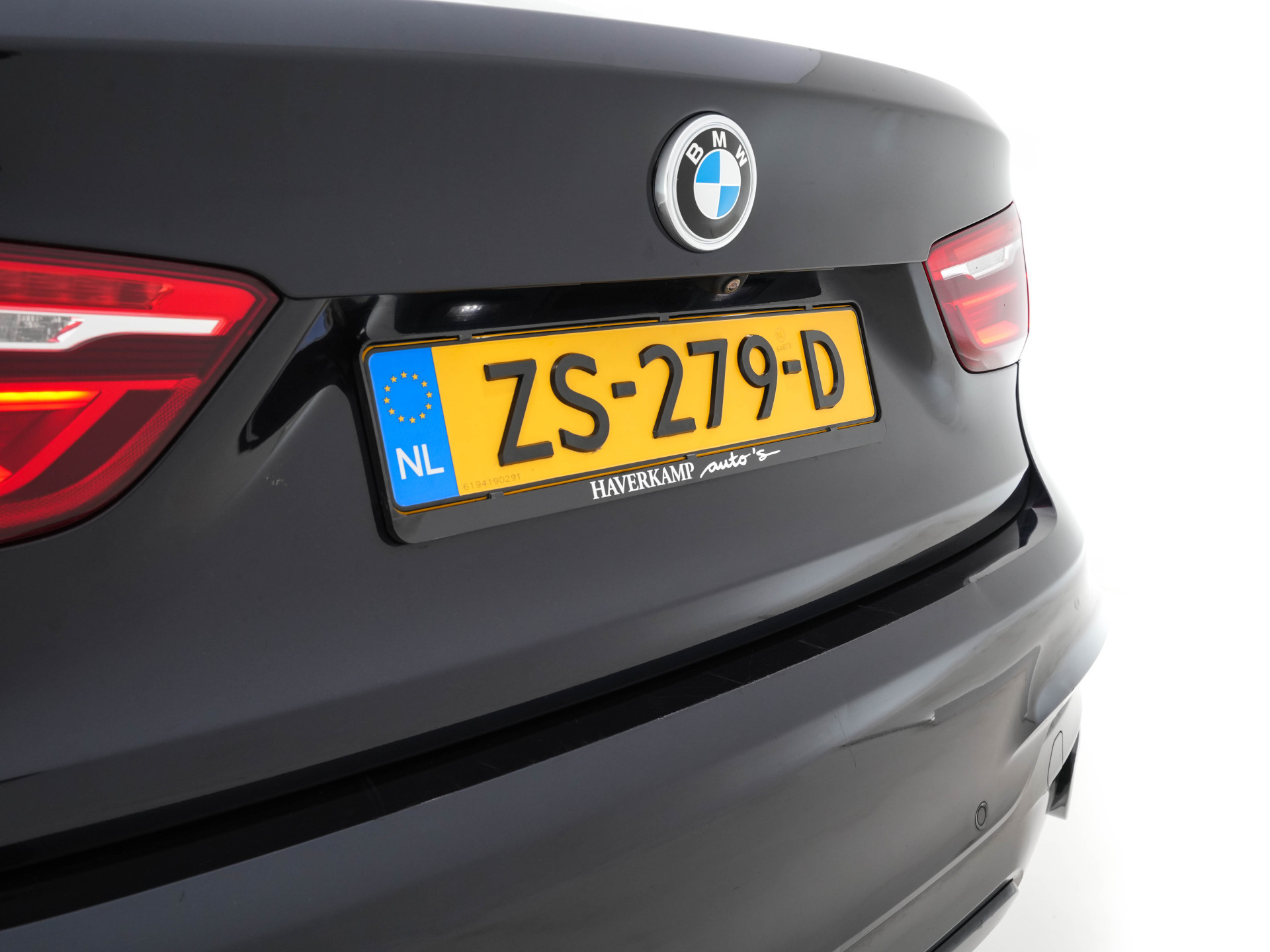 BMW X6 xDrive30d High Executive Design-Edition-Extravagance Aut. *PANO | LEATHER-ALCANTARA | FULL-LED | MEMORY-PACK | HEAD-UP | HIFI-SOUND | KEYLESS | DAB+ | BLIND-SPOT | CAMERA | HEATED-SPORTSEATS | SHIFTPADDLES | SOFTCLOSE | TOWBAR | 20''ALU*