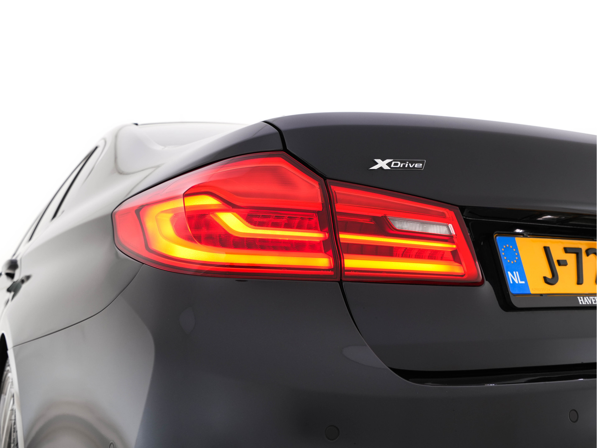 BMW 5-serie 520d xDrive M-Sport-Pack High Executive (INCL-BTW) Aut. *PANO | LUXURY-LEATHER | FULL-LED | HEAD-UP | DIGI-COCKPIT | NAVI-FULLMAP | TOP-VIEW | MEMORY-PACK | ECC | AMBIENT-LIGHT | PDC | CRUISE | SHIFT-PADDLES | TOWBAR  | 20''ALU*