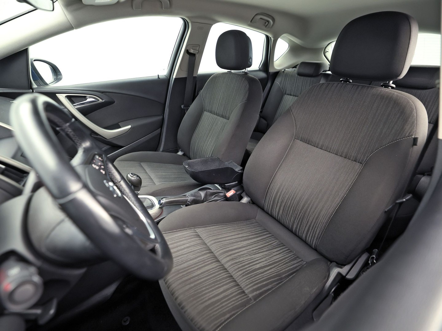 Opel Astra 1.6 Selection (CLIMATE, CRUISE CONTROL, SPORTSTOELEN, NIEUWE APK, NIEUWSTAAT)