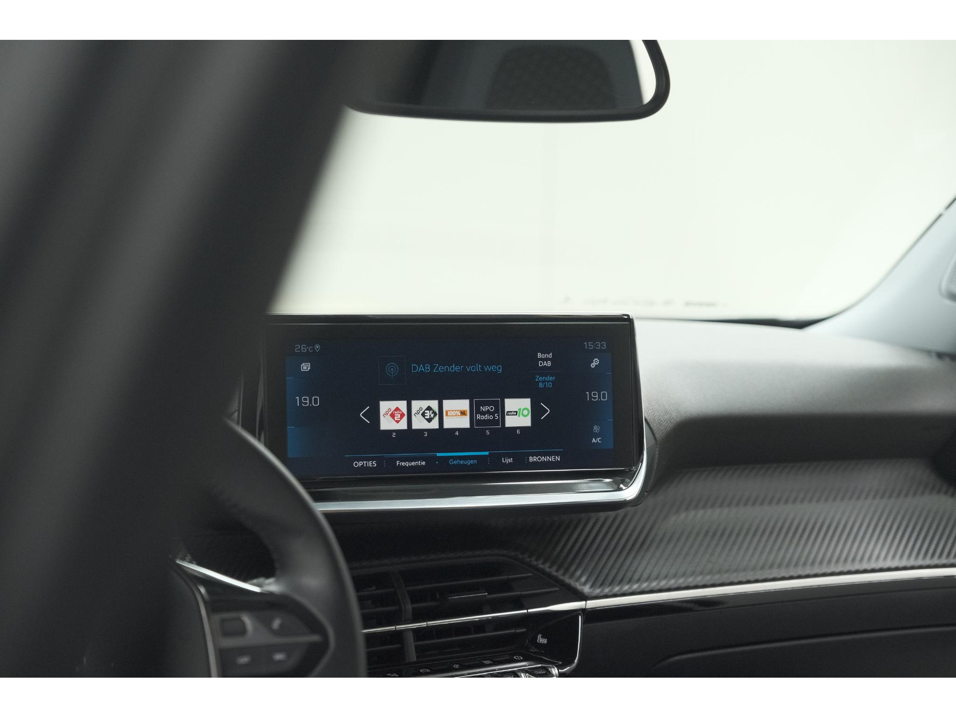 Peugeot 2008 PureTech 130 Allure | Trekhaak | Camera | Navigatie | Parkeersensoren