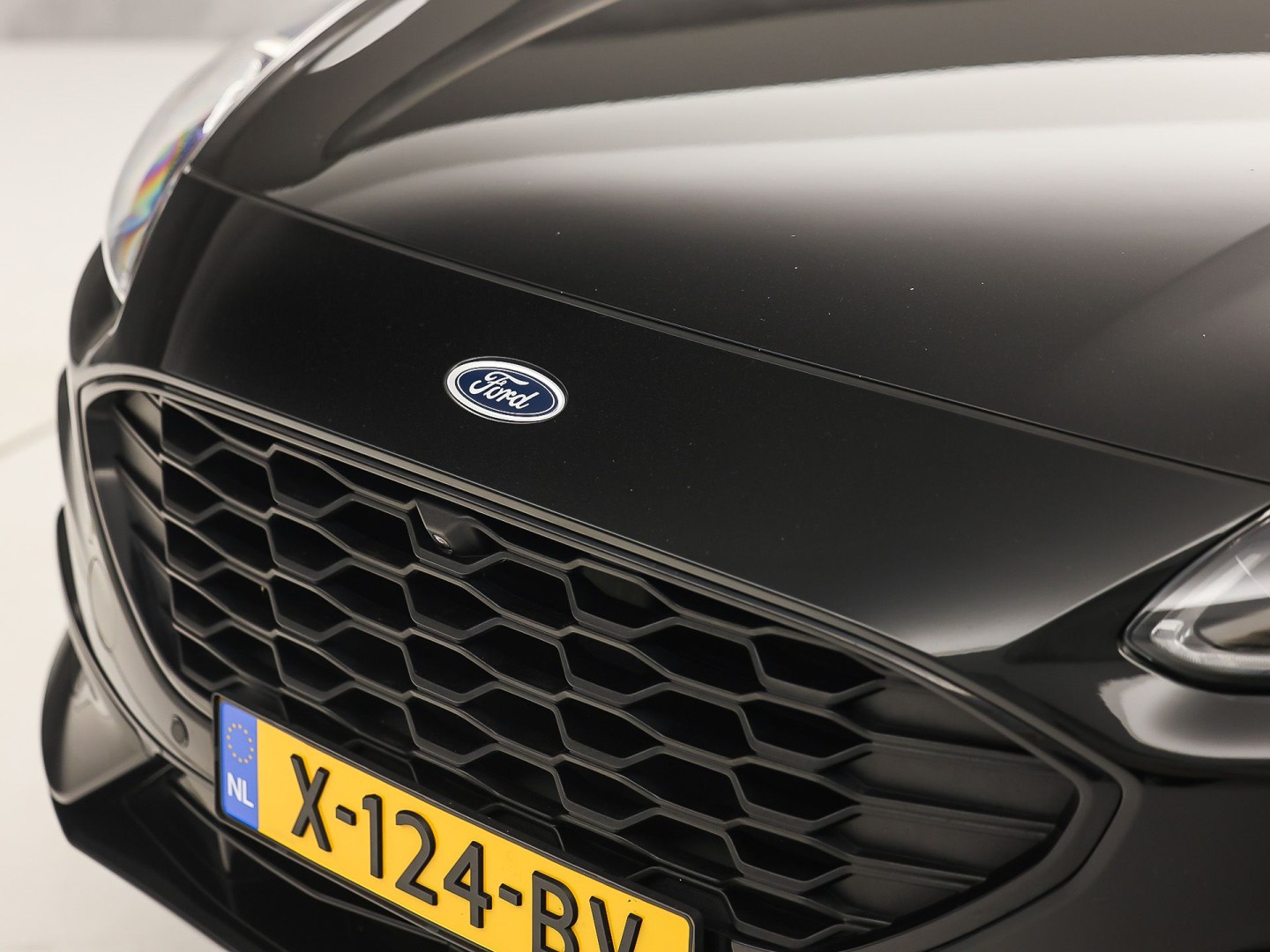 Ford Kuga 2.5 PHEV ST Line 225Pk Automaat (PANORAMADAK, SOH 87,7%, APPLE CARPLAY, LEDER/ALCANTARA, STUUR/STOELVERWARMING, CAMERA, SPORTSTOELEN, HEAD-UP DISPLAY, ADAPTIVE CRUISE, GETINT GLAS, NIEUWE APK, NIEUWSTAAT)