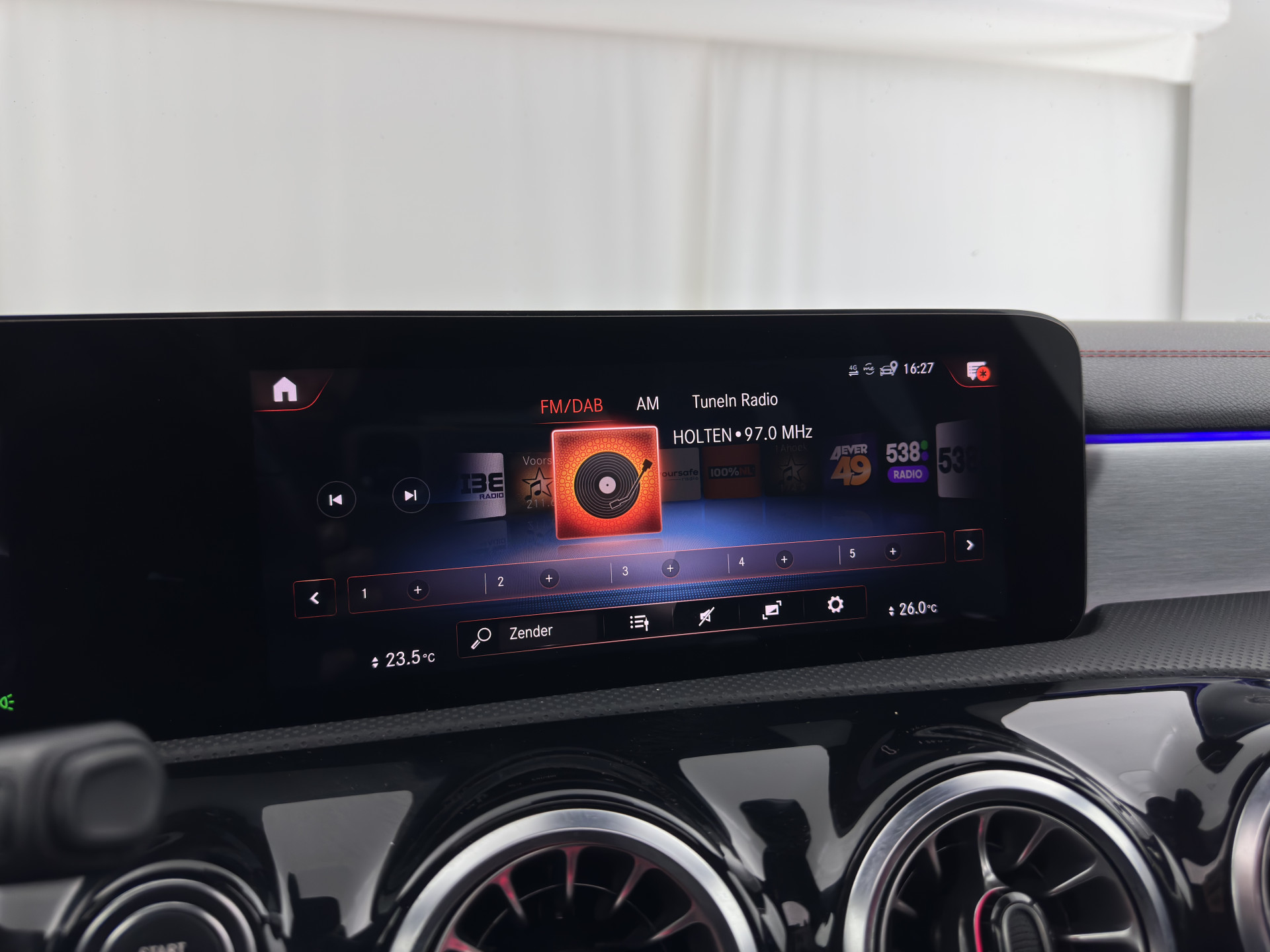 Mercedes-Benz CLA-klasse Shooting Brake 250 e Business Solution AMG Limited (INCL.BTW) *PANO | LEATHER-MICROFIBRE | MULTIBEAM-LED | AMBIENT-LIGT | BLIND-SPOT | HEATED-SPORTSEATS | WIDE-SCREEN-DIGICOCKPIT | DAB+ | NAVI-FULLMAP | CAMERA | PRIVACY-GLASS |  1