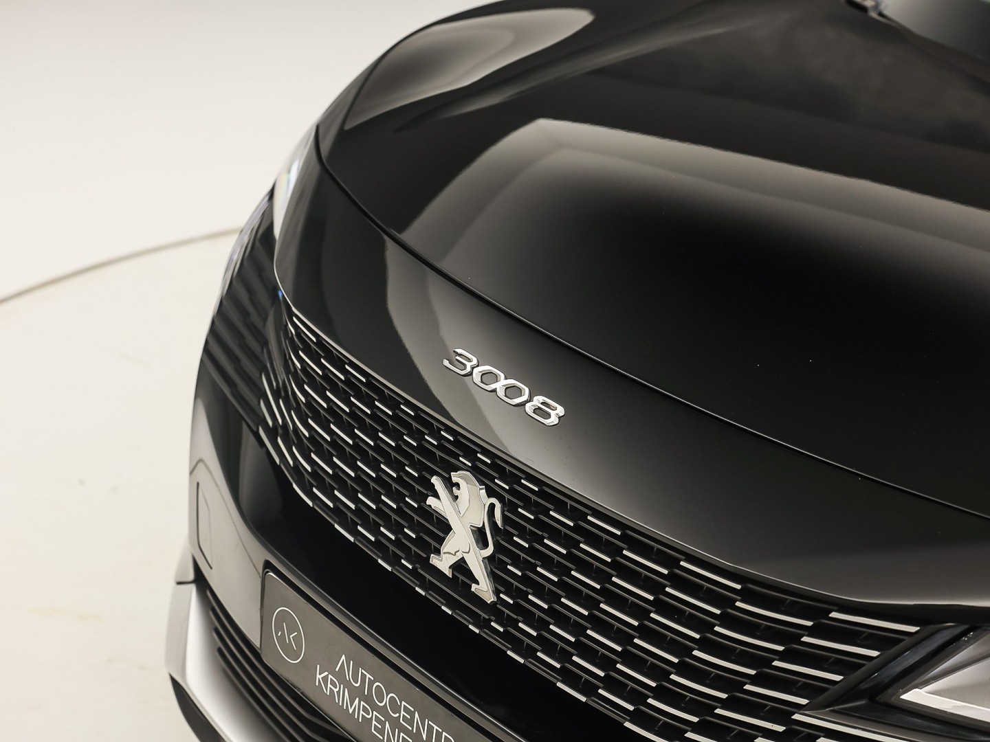 Peugeot 3008 1.6 HYbrid 225 Allure Blacksport 225Pk Automaat (APPLE CARPLAY, SOH 94,7%, BLACK PACK, GROOT NAVI, 360 CAMERA, SPORTSTOELEN, KEYLESS, LANE ASSIST, NIEUWE APK, NIEUWSTAAT)