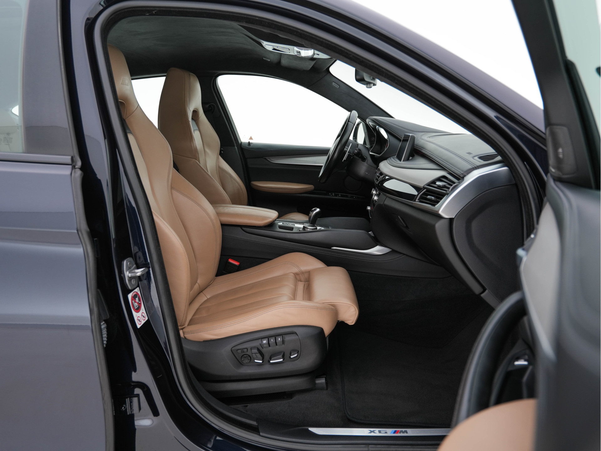 BMW X6 M Sport-Pack Innovation-Pack [ CHIP-TUNING 680-PK/850-Nm ] Aut. *LUXURY-LEATHER | NIGHT-VISION | TOPVIEW | MEMORY-PACK | HARMAN/KARDON-AUDIO | HEAD-UP | SOFT-CLOSE |  BLIND-SPOT | DAB+ | FULL-LED | NAVI-FULLMAP | HEATED-SPORTSEATS | SHIFTPADDLES |