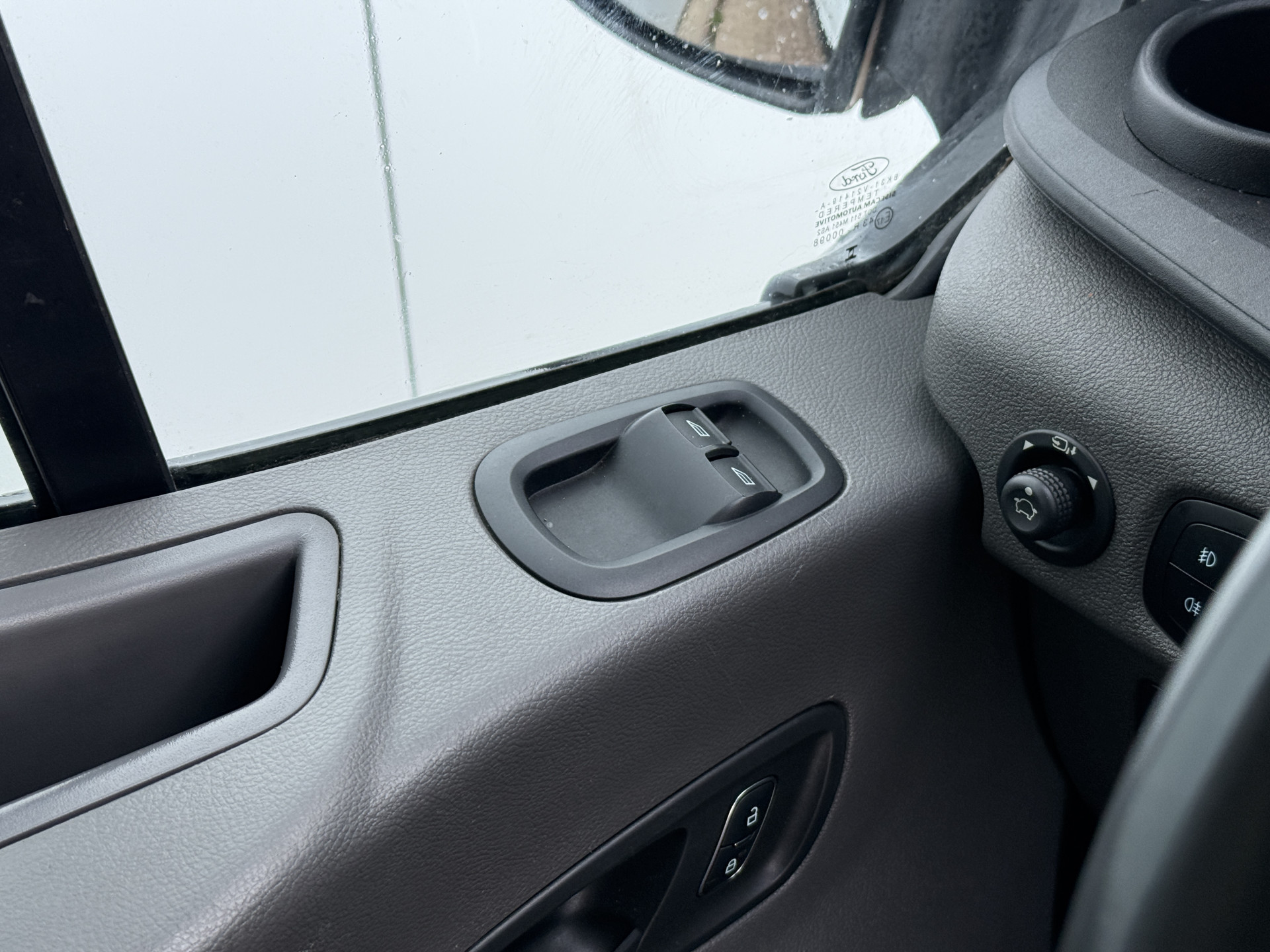 Ford e-Transit 68kWh 184PK L2H2 317km WLTP 95,6% (SOH) BEV Snelladen 360° Camera Cruise control Climate control Carplay Navigatie Parkeersensoren