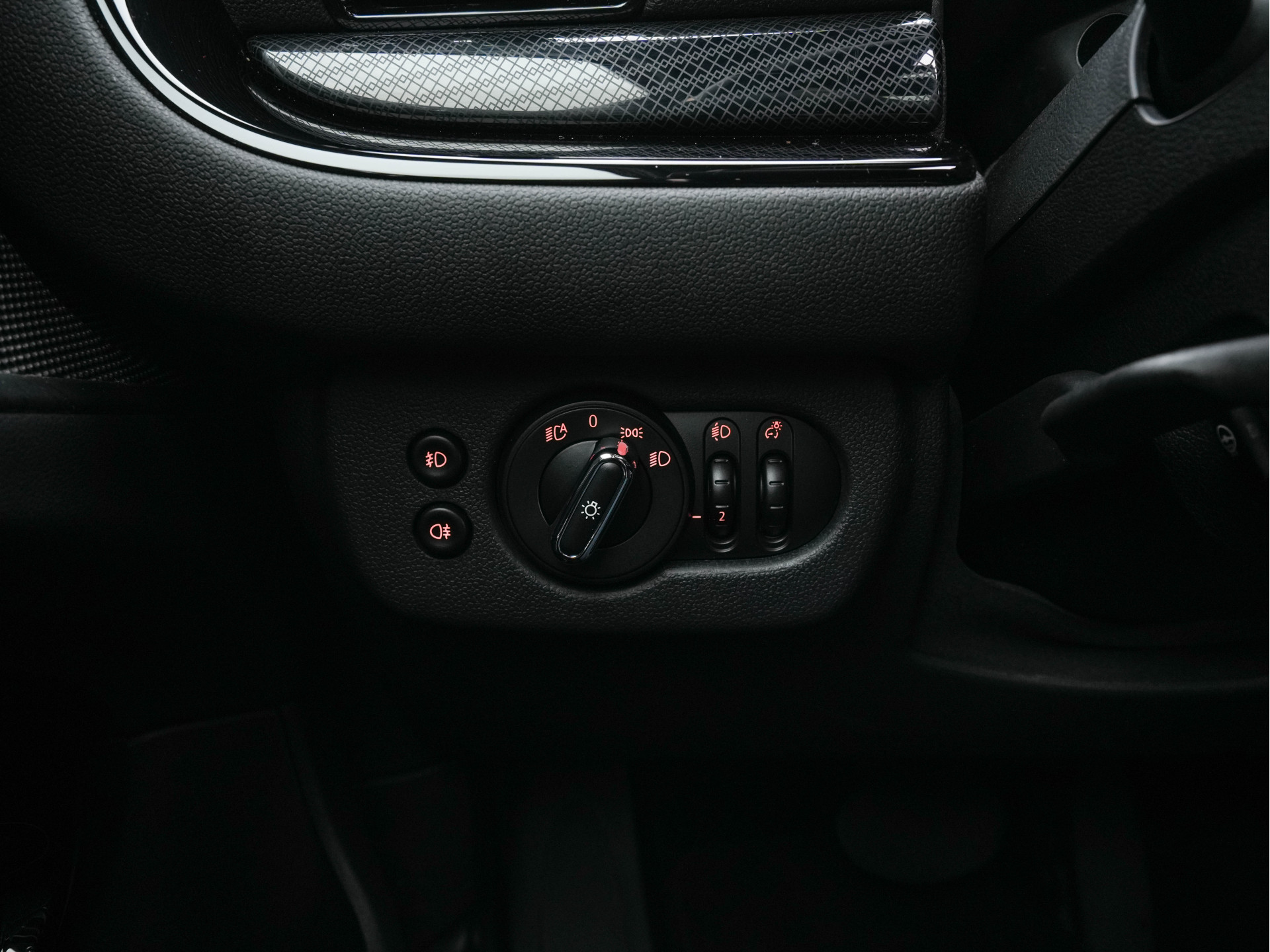 MINI Mini Clubman 2.0 Cooper S ALL4  Premier Plus JCW (INCL-BTW) Aut * PANO | LEATHER | FULL-LED | HEATED-SPORTSEATS | DIGI-COCKPIT | AMBIENT-LIGHT | PRIVACY-GLASS | HEAD-UP | PDC | CAMERA | DAB  | KEYLESS | TOWBAR | 18"ALU*