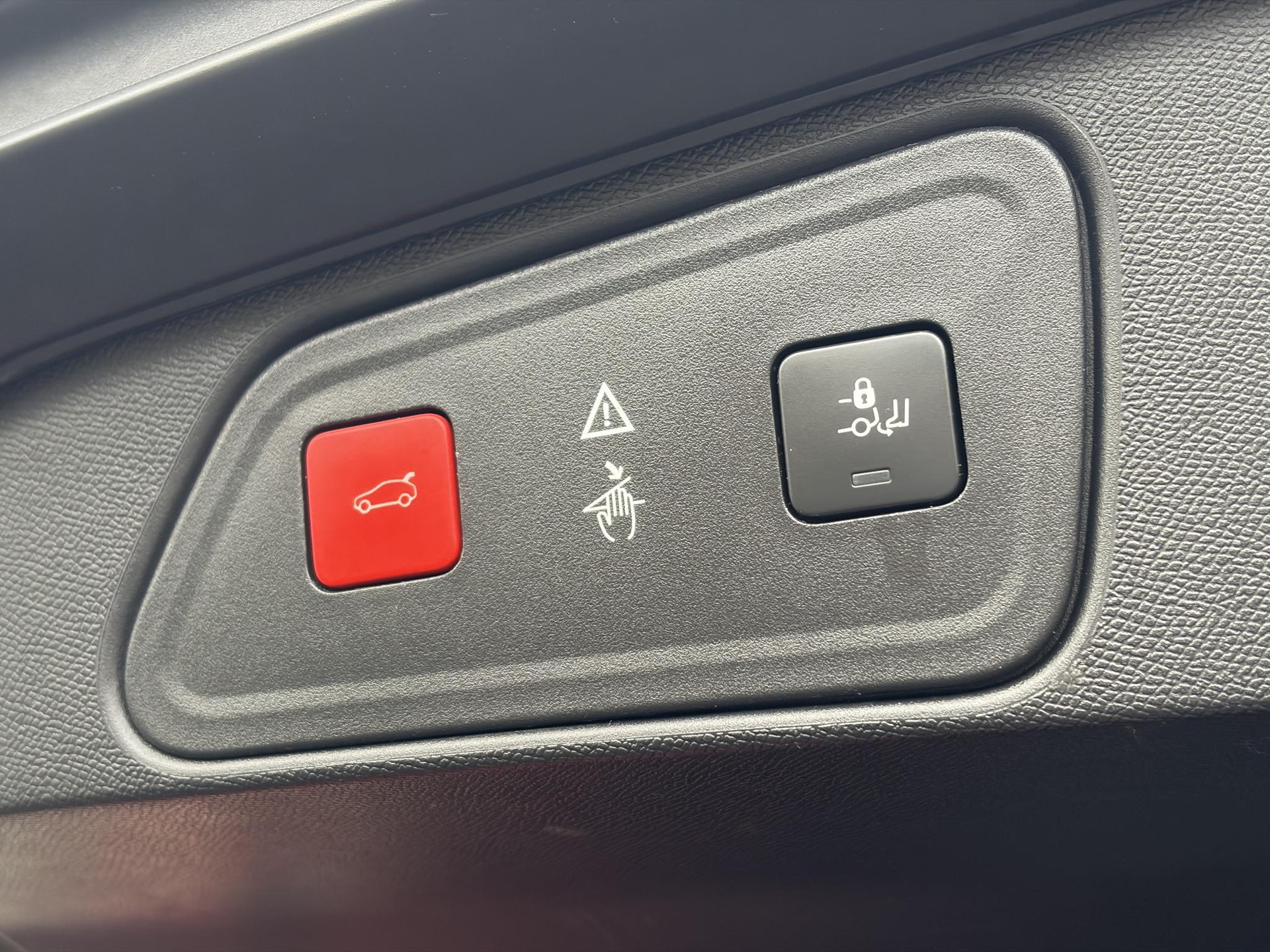 Peugeot 3008 1.2 PureTech GT Line ✓D-riem vv in 2026✓1e Eigenaar✓360 ° Camera✓Pano✓Massage stoel✓Draadloze telefoonlader✓Carplay✓Stoelvw✓Keyless✓Leder✓Navi✓Pdc V+A✓6 Bak✓Dealer Onderhouden✓Rijstrooksensor✓Dodehoeksensor✓19'' Lmv✓N.A.P✓Apk tot 09-2027
