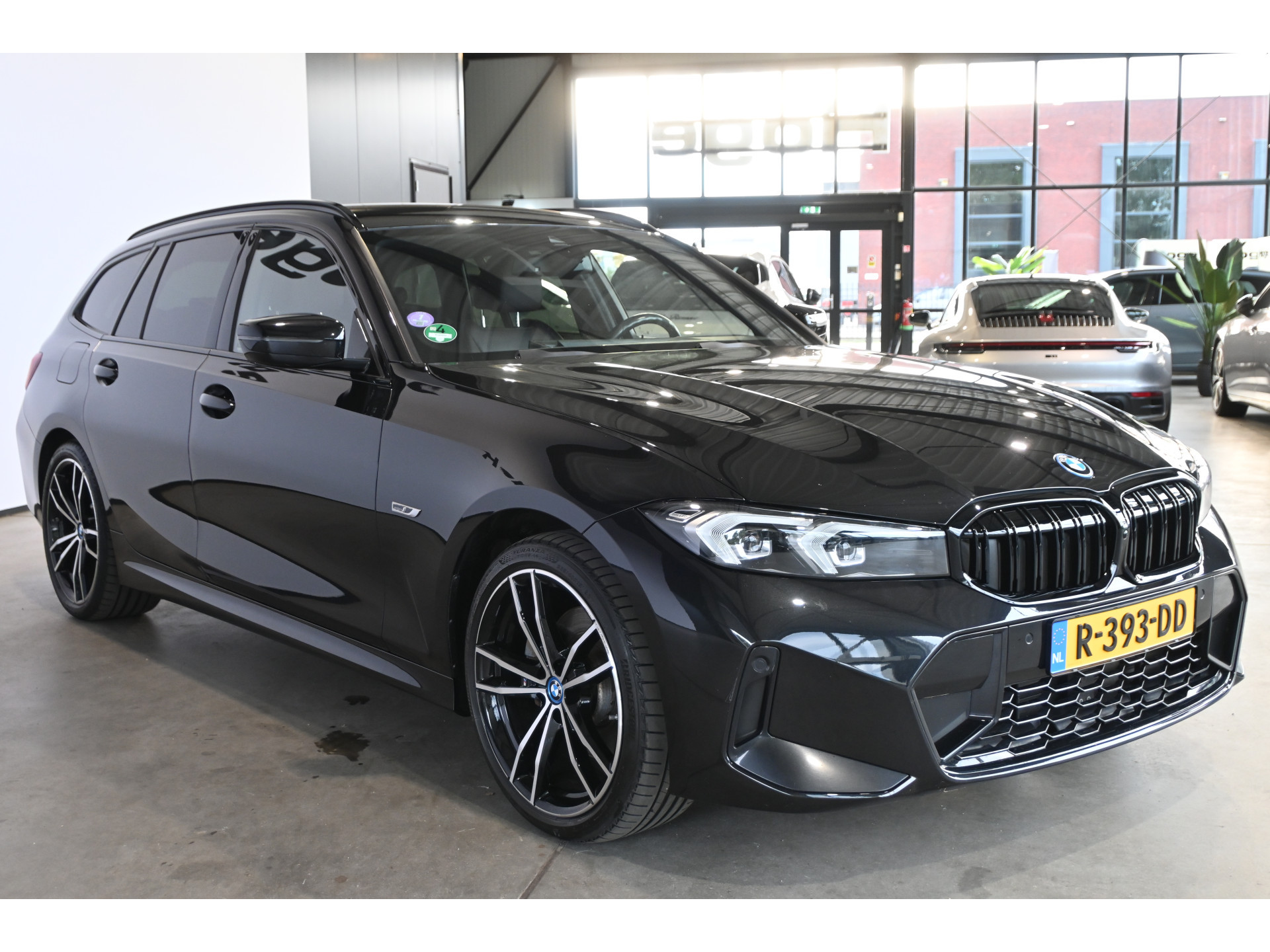 BMW 3-serie Touring 320e M-Sport Clima Cruise CarPlay LED Leder Navigatie 100% Onderhouden! Inruil Mogelijk!