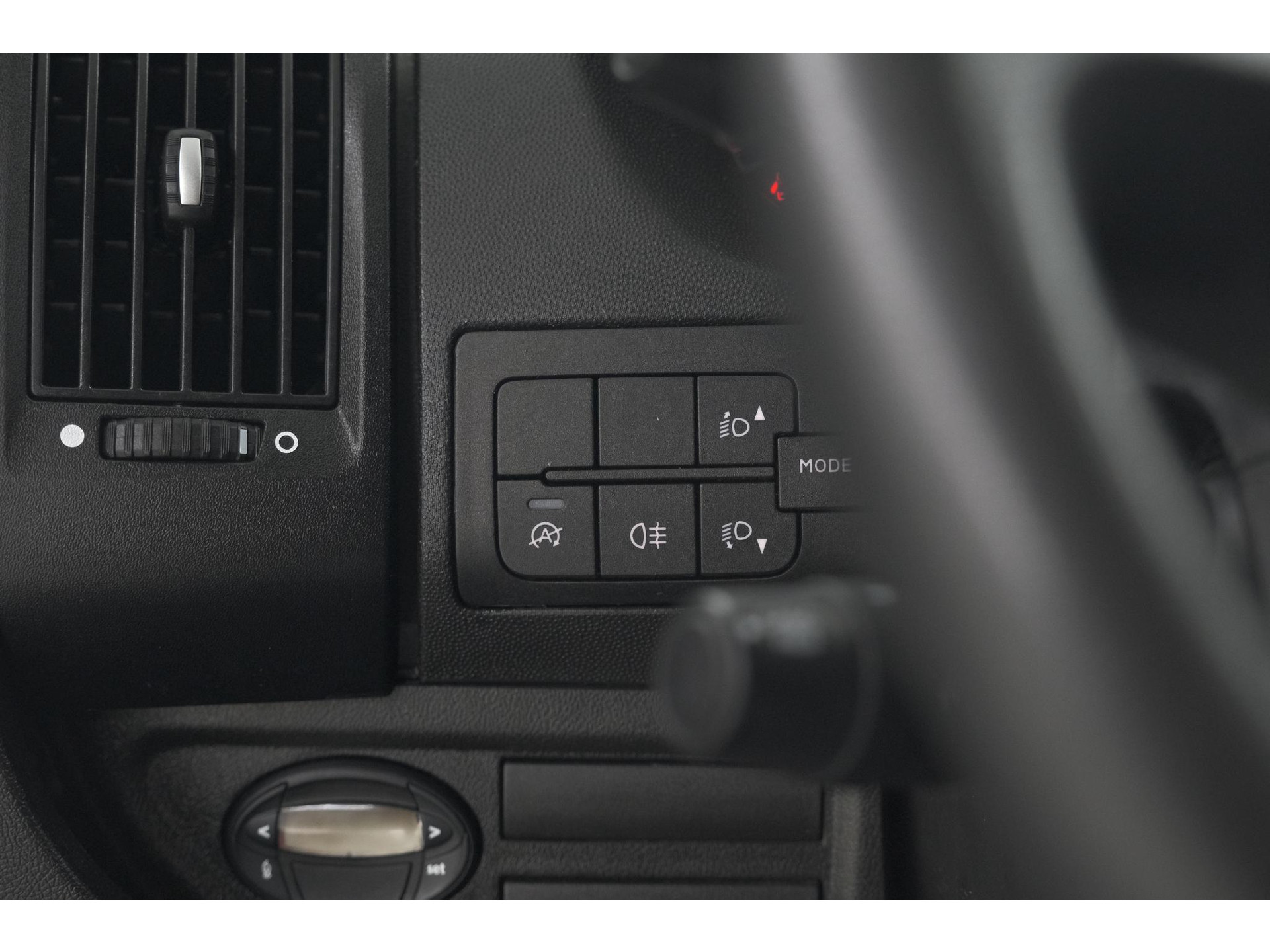Peugeot Boxer 330 2.2 BlueHDi 140 L2H2 Premium | Navigatie | Houtenvloer In Laadruimte | Airco