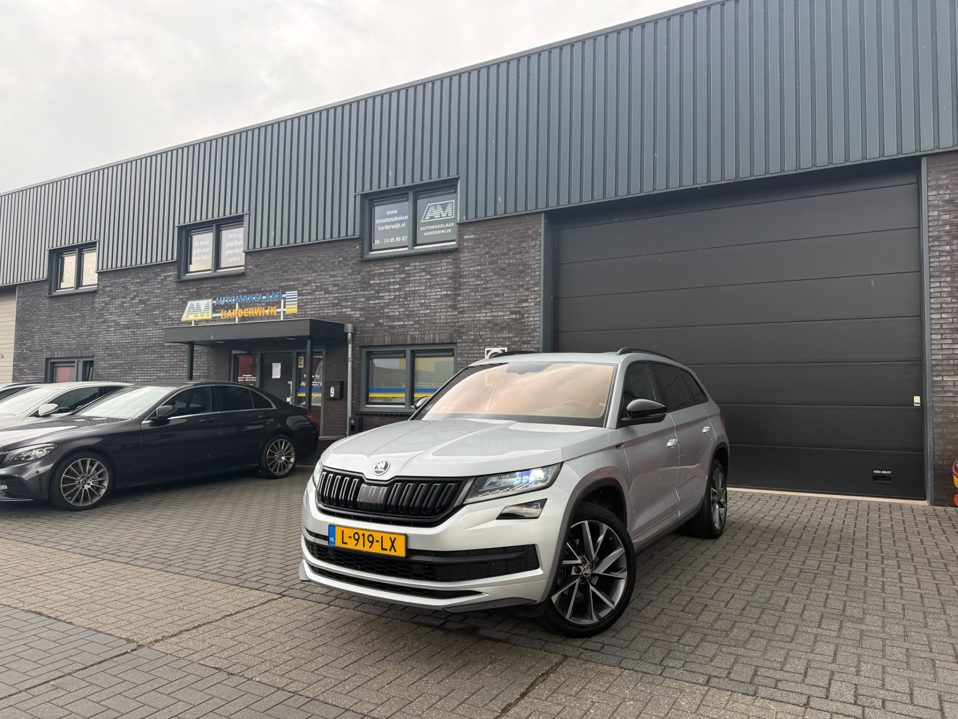 ŠKODA Kodiaq 1.5 TSI Sportline Business | 1E EIGENAAR | 3/6/12 MND GARANTIE | AUTOMAAT | PANO | LED | DAB | MEMORY | CARPLAY | DIGITAAL COCKPIT | TREKHAAK |
