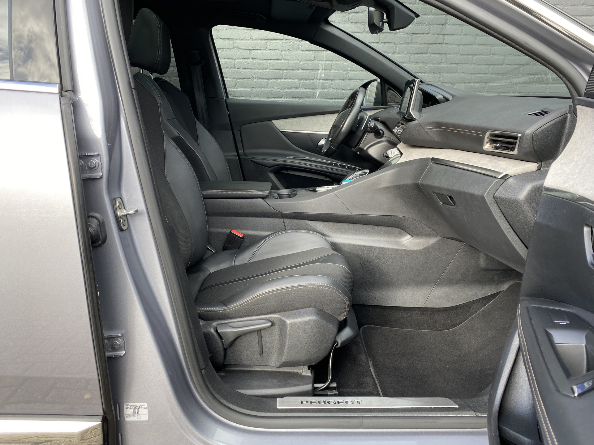 Peugeot 3008 1.6 Plug-in Hybrid 4WD 300 pk GT AUT. | 1e eigenaar | carplay | panoramadak | navigatie | 3D cockpit | 2 laadkabels | BTW