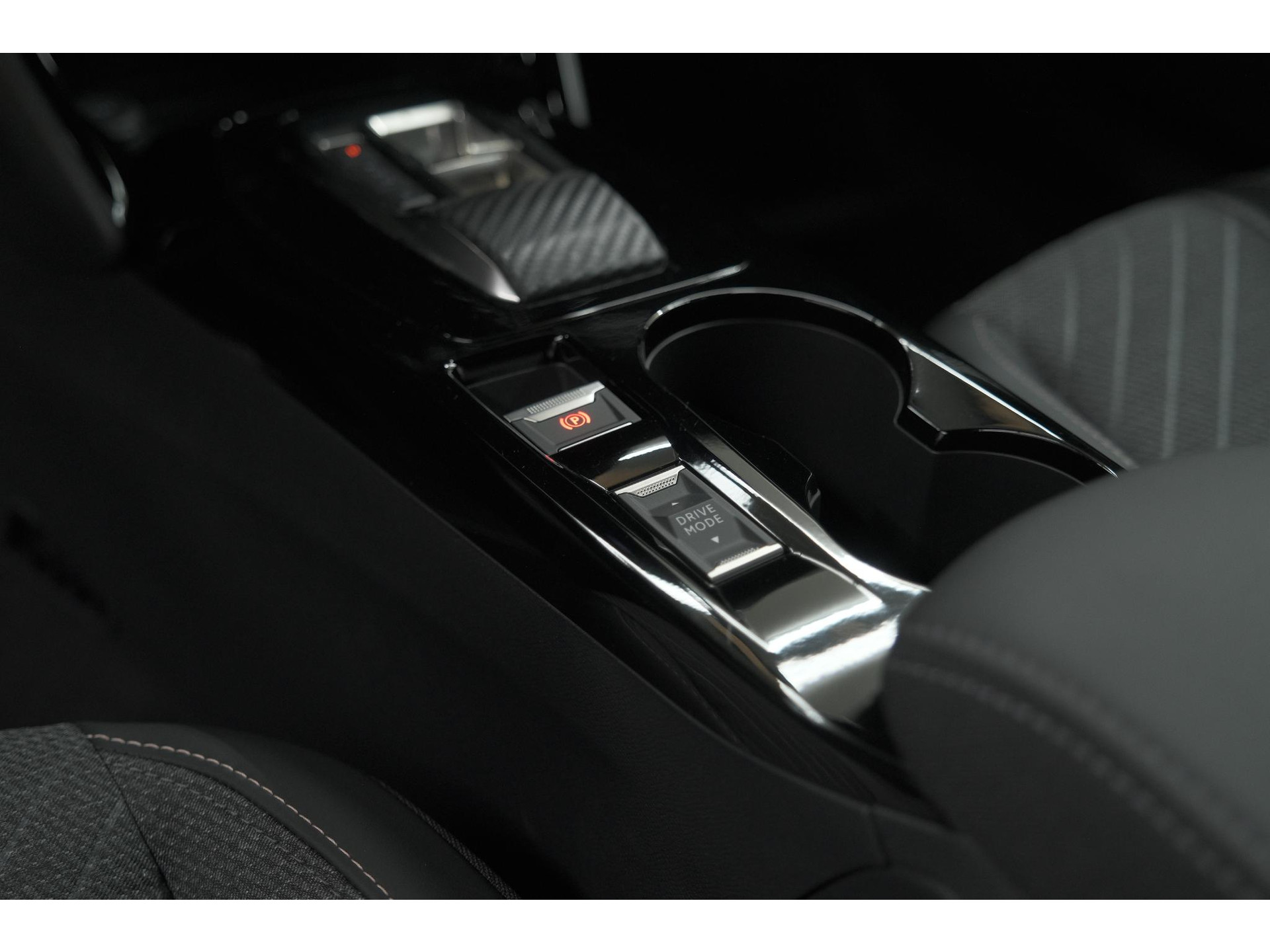 Peugeot e-2008 EV Allure 54 kWh | 360 Camera | Adaptieve Cruise Control | Warmtepomp