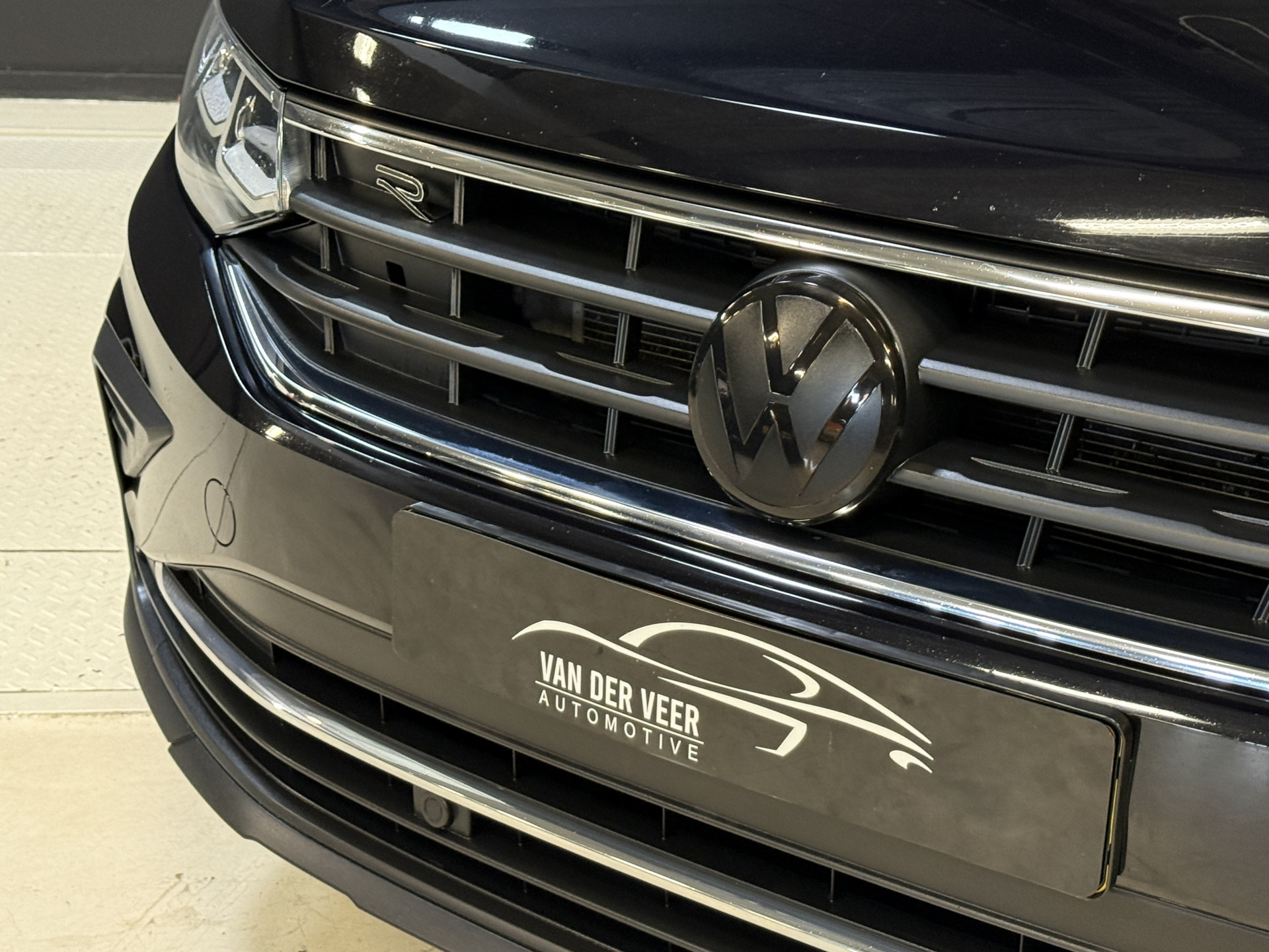 Volkswagen Tiguan 1.4 TSI eHybrid R-Line Business+ | Camera | Stoelverwarming | Dodehoeksensoren