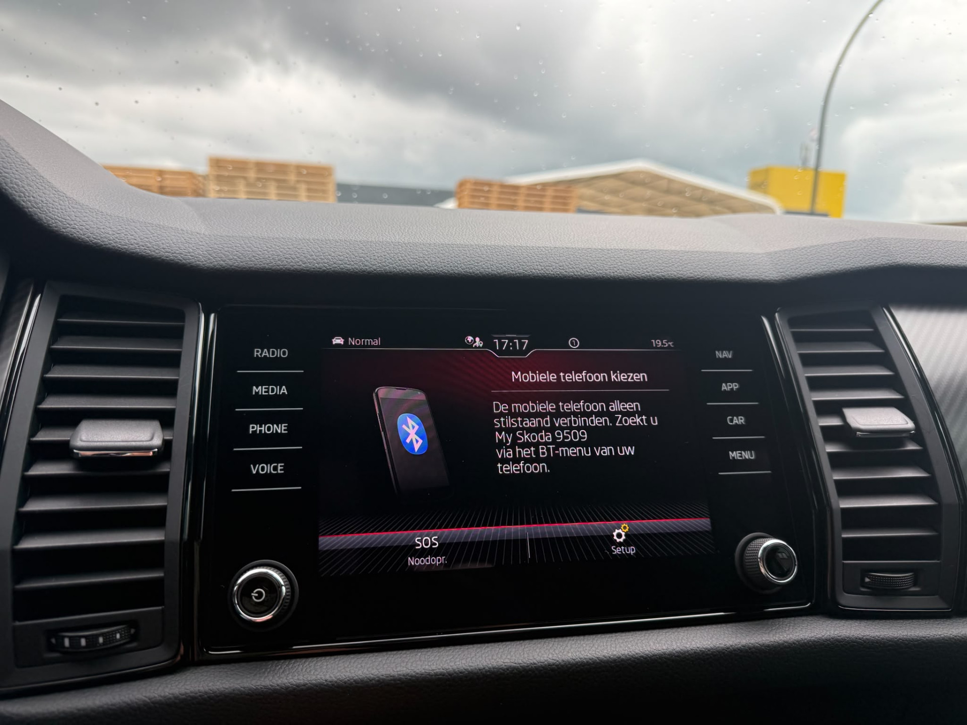 ŠKODA Kodiaq 1.5 TSI Sportline Business | 1E EIGENAAR | 3/6/12 MND GARANTIE | AUTOMAAT | PANO | LED | DAB | MEMORY | CARPLAY | DIGITAAL COCKPIT | TREKHAAK |