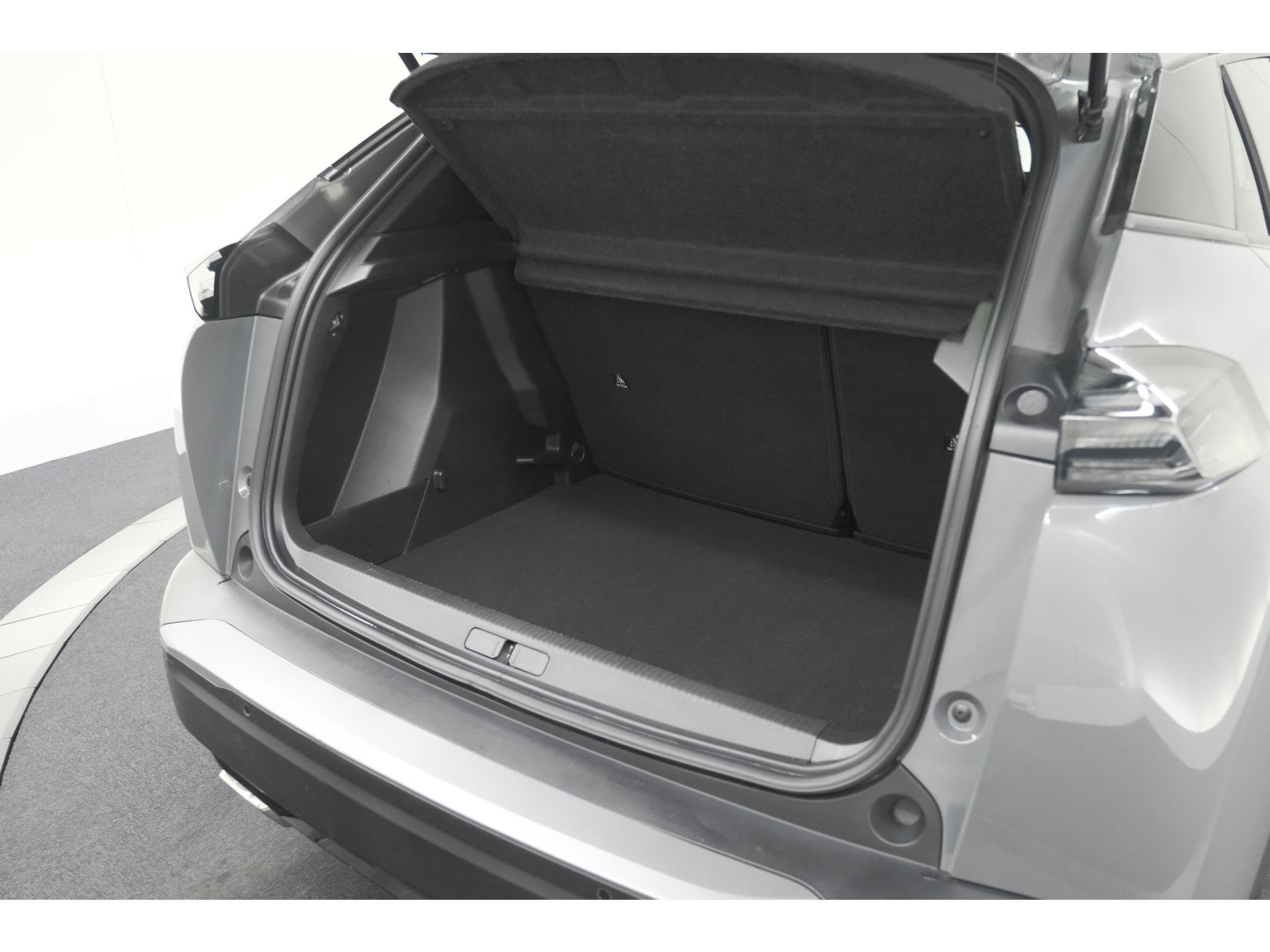 Peugeot 2008 1.2 Hybrid 145 Allure | Apple Carplay | Climate Control | Parkeersensoren Voor + Achter