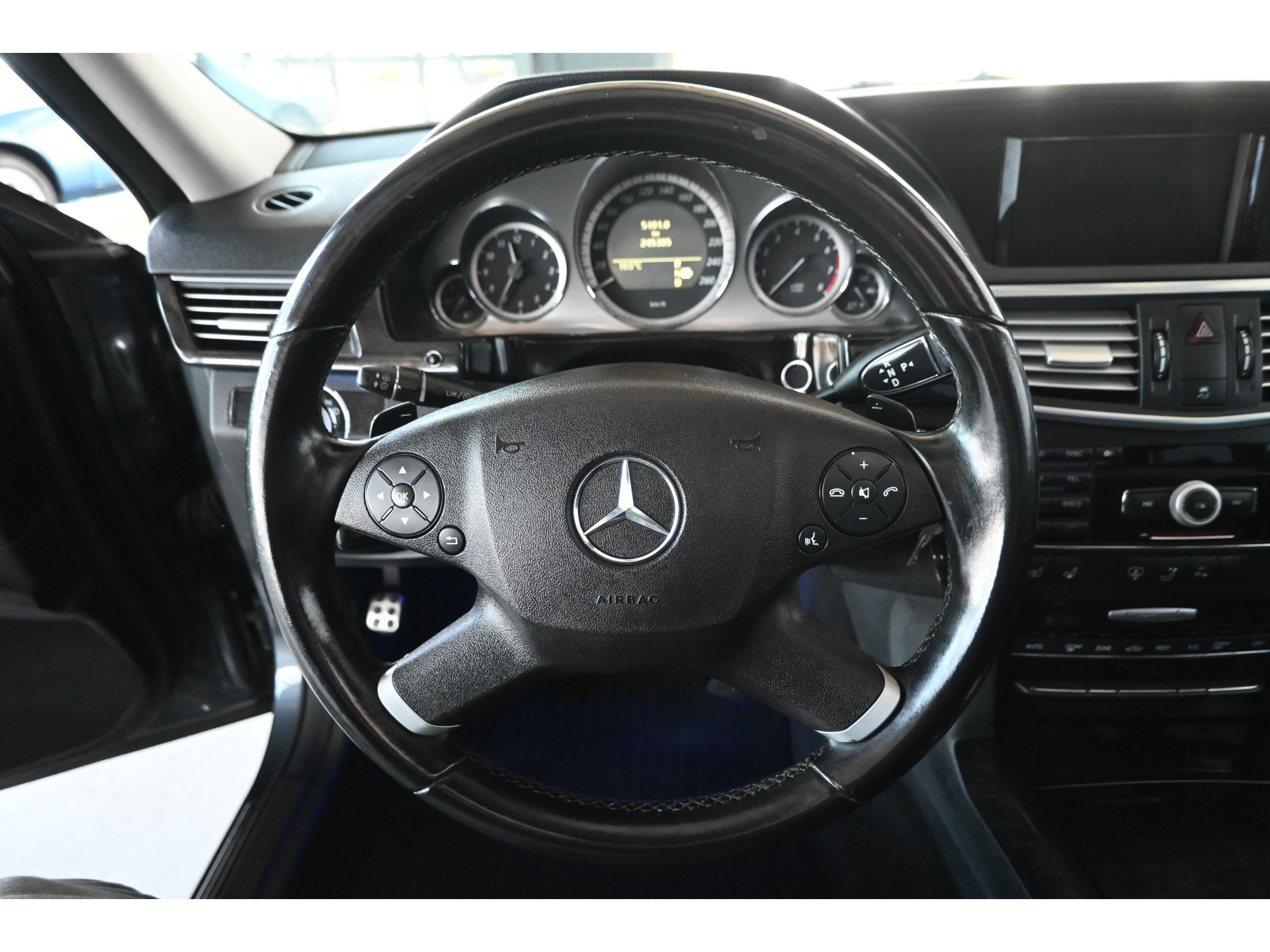 Mercedes-Benz E-klasse 500 Elegance V8 Automaat Clima Panoramadak Trekhaak PDC Stoelverwarming Cruise control Goed Onderhouden! Inruil Mogelijk!