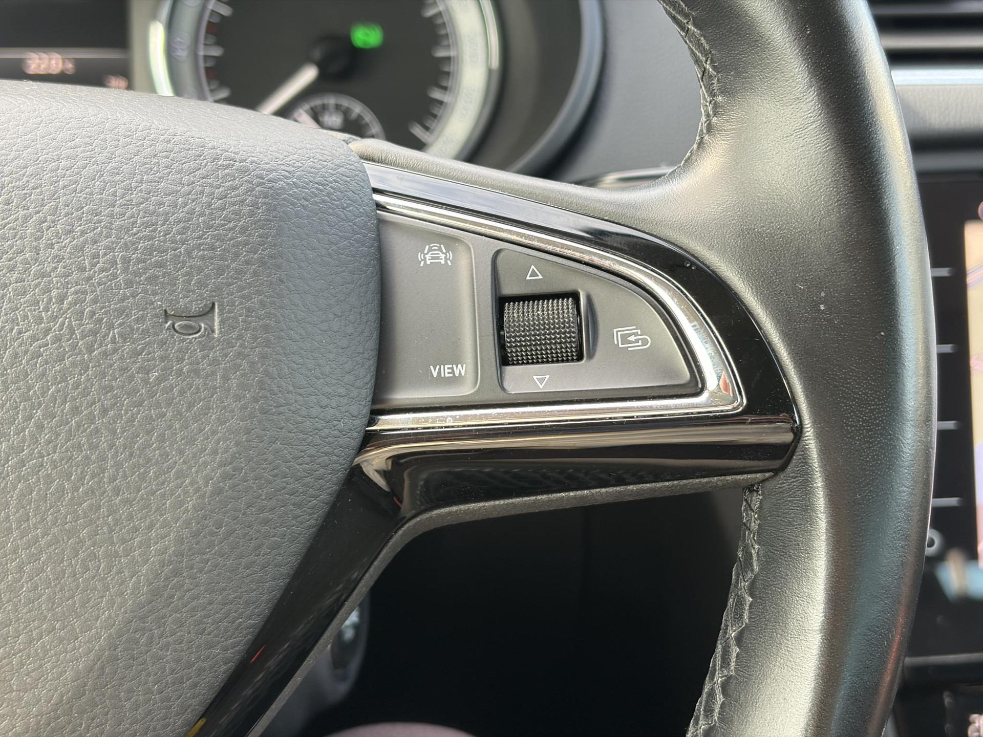 Skoda Octavia Combi 1.5 TSI Greentech Style Business 2e Eigenaar,Draadloze telefoonlader,Carplay,Camera,Navi,Trekhaak,150pk,Pdc V+A,Keyless,Clima,Cruise,Elekt.Stoel,Recent beurt gehad,N.A.P,Apk tot 07-2027