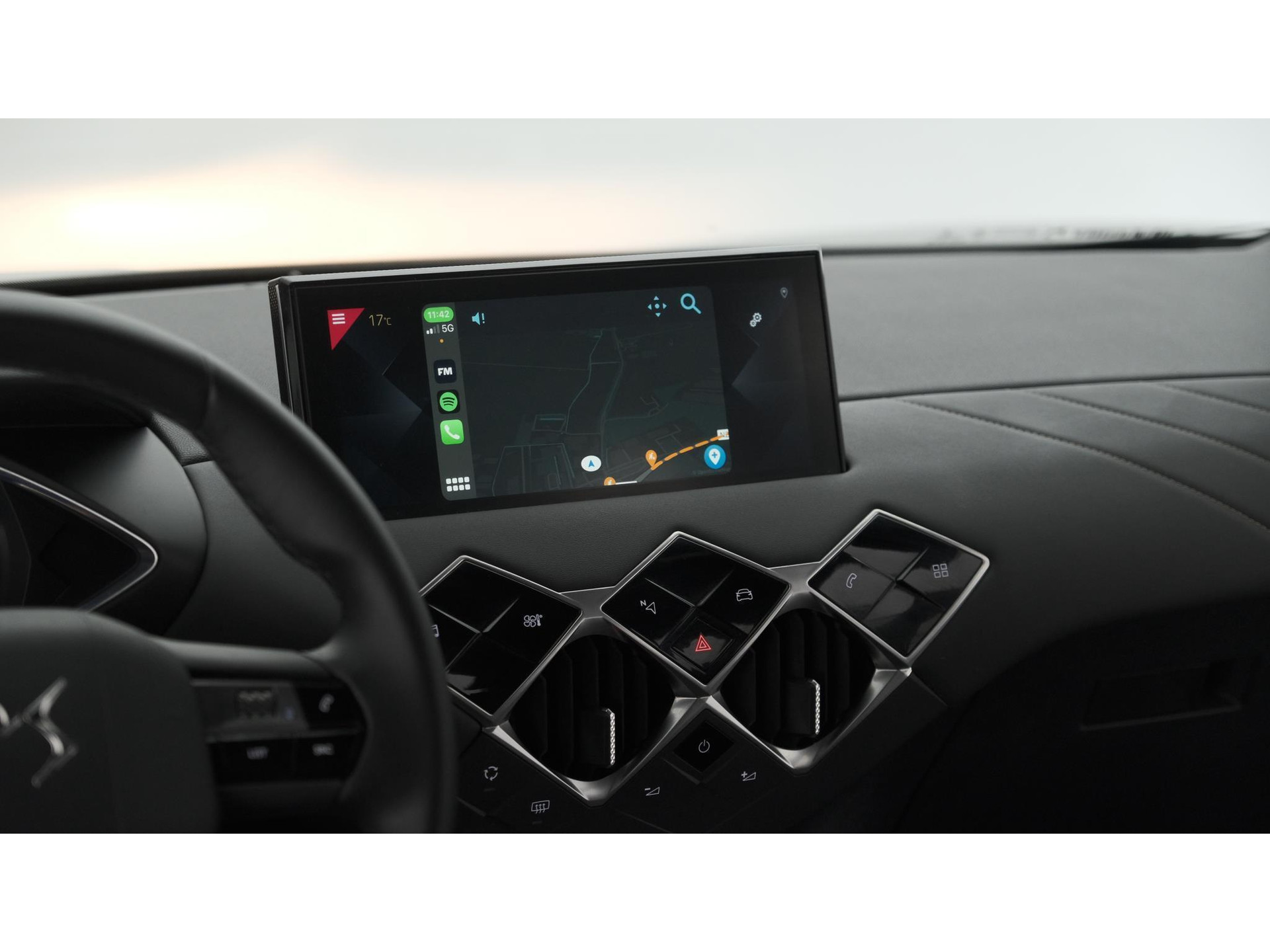 DS 3 Crossback PureTech 100 Montmartre | Parkeersensoren | Apple Carplay | Allseason Banden | Navigatie | Climate Control