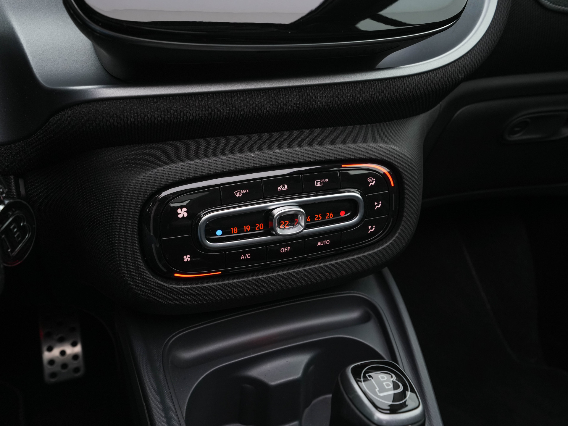 Smart fortwo cabrio EQ BRABUS Style 18 kWh [ 3-Fase ] *LEATHER | HEATED-SPORTSEATS | NAVI-FULLMAP | CAMERA | DAB+ | AIRCO | PDC | CRUISE | 16''ALU*