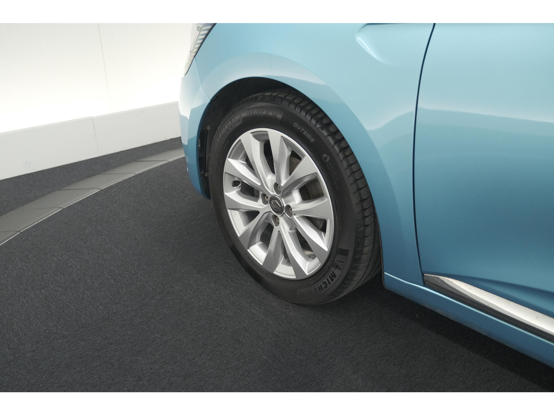 Renault Clio TCe 100 Intens | Navigatie | Apple Carplay | Parkeersensoren