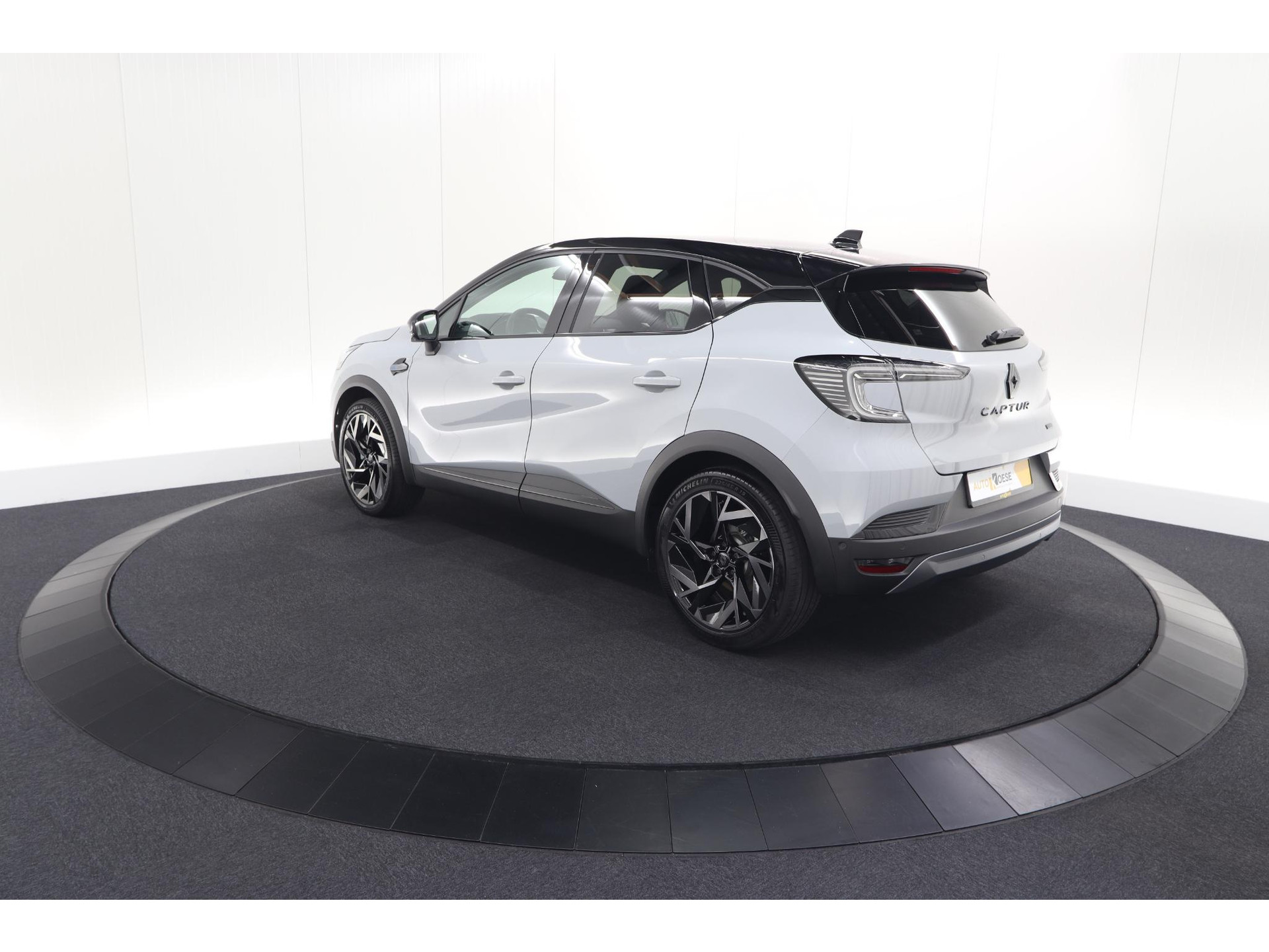 Renault Captur 1.8 E-Tech full hybrid 160 esprit Alpine | 360 Camera | Adaptieve Cruise Control | Dodehoekdetectie | Stuurwielverwarming