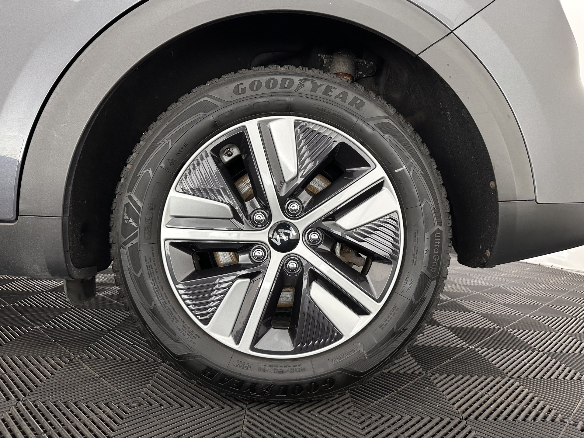 Kia Niro 1.6 GDi Hybrid Dynamic Plus Line (INCL-BTW) Aut. *LEATHER | FULL-LED | ADAPTIVE-CRUISE | BLINDSPOT | HEATED-COMFORTSEATS | CAMERA | KEYLESS | NAVI-FULLMAP | AMBIENTLIGHT | LANE-ASSIST | TOWBAR | 16''ALU*