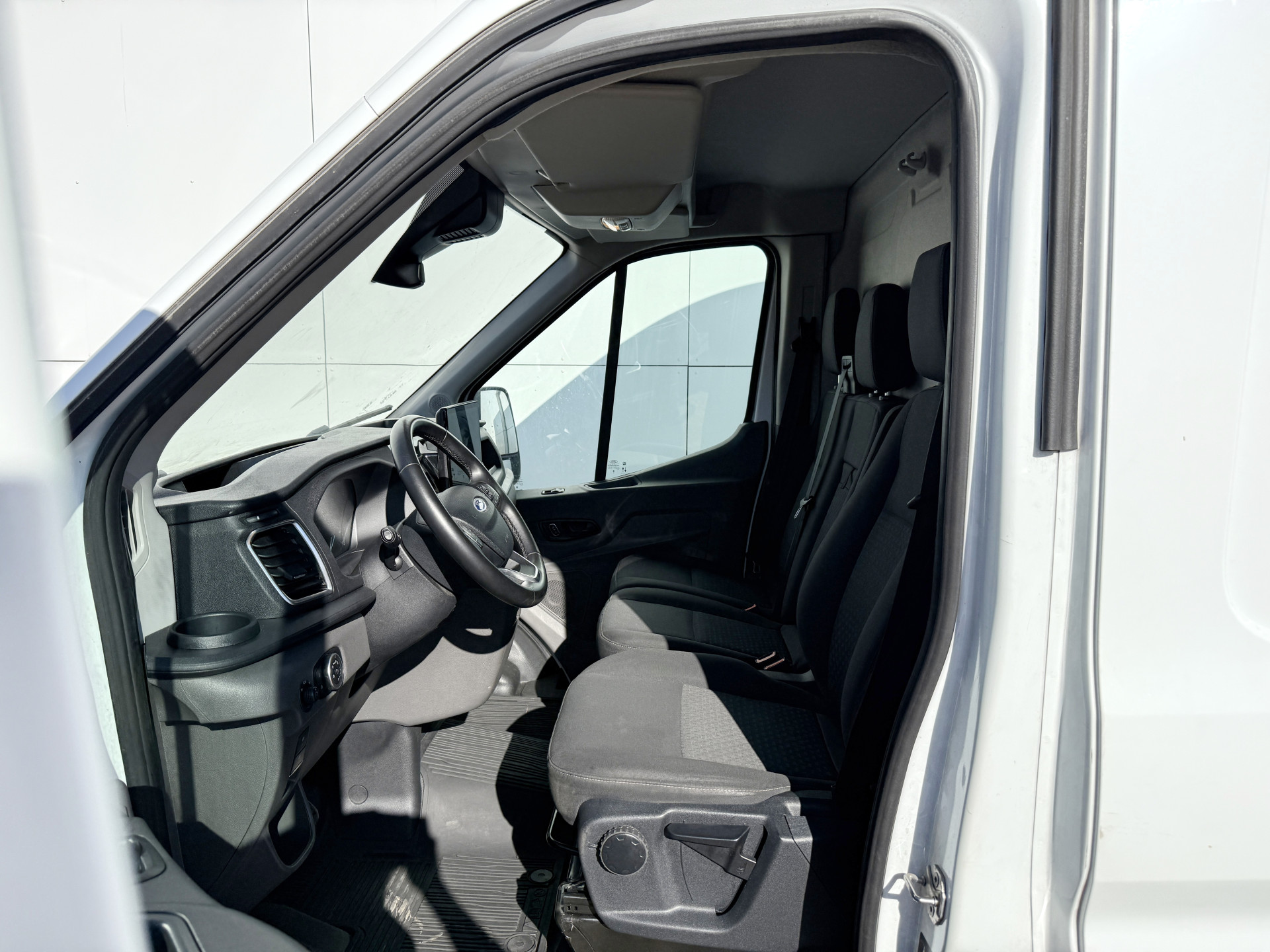 Ford e-Transit 68kWh 184PK L4H3 317km WLTP 93.7% (SOH) BEV Snelladen Carplay Climate control 360° Camera Parkeersensoren v+a Stoelverwarming
