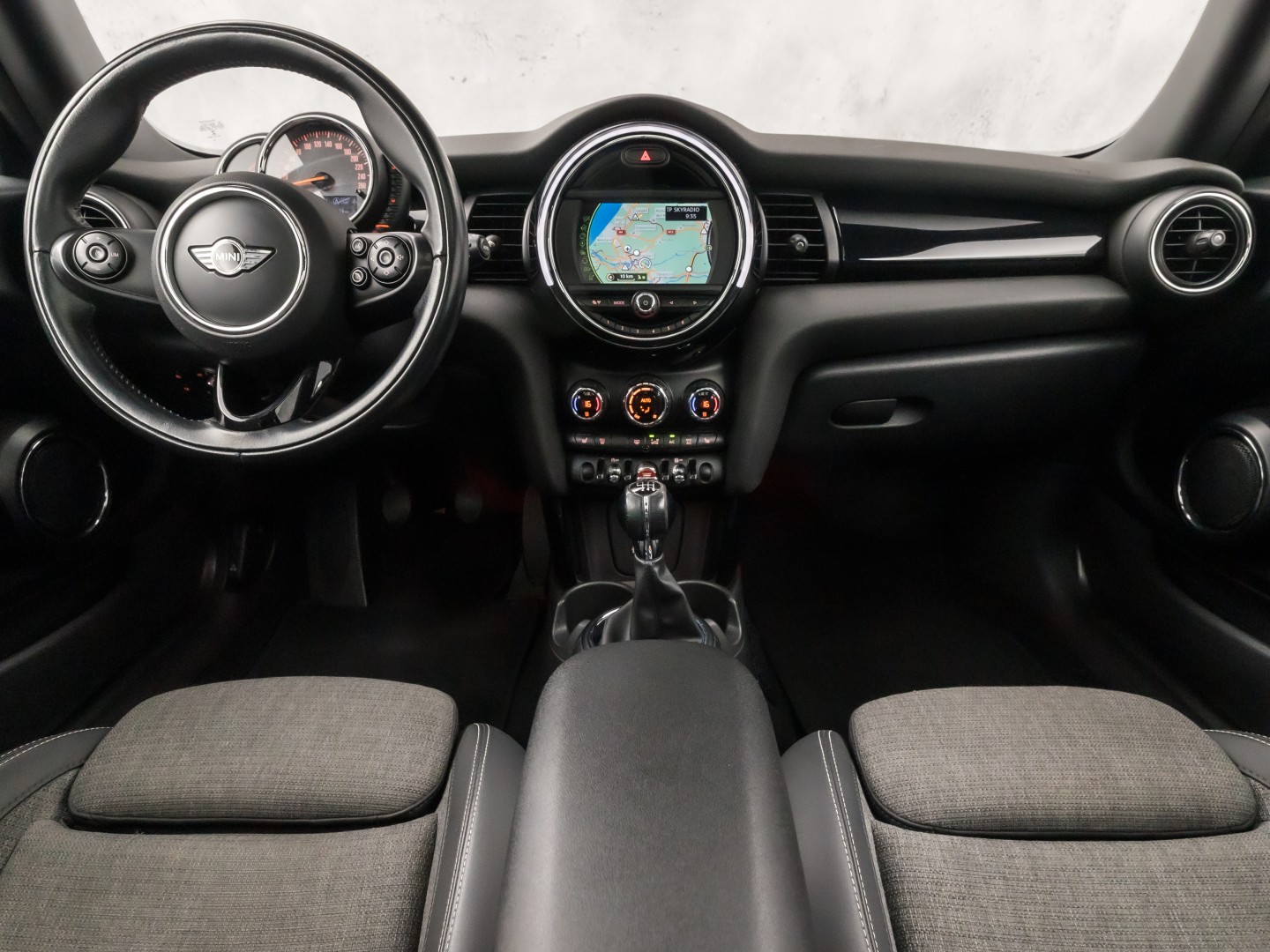 MINI One 1.5 Cooper Marylebone (PANORAMADAK, NAVIGATIE, CLIMATE, LEDER, STOELVERWARMING, SPORTSTOELEN, UNIUN JACK ACHTERLICHTEN, GETINT GLAS, NIEUWSTAAT)